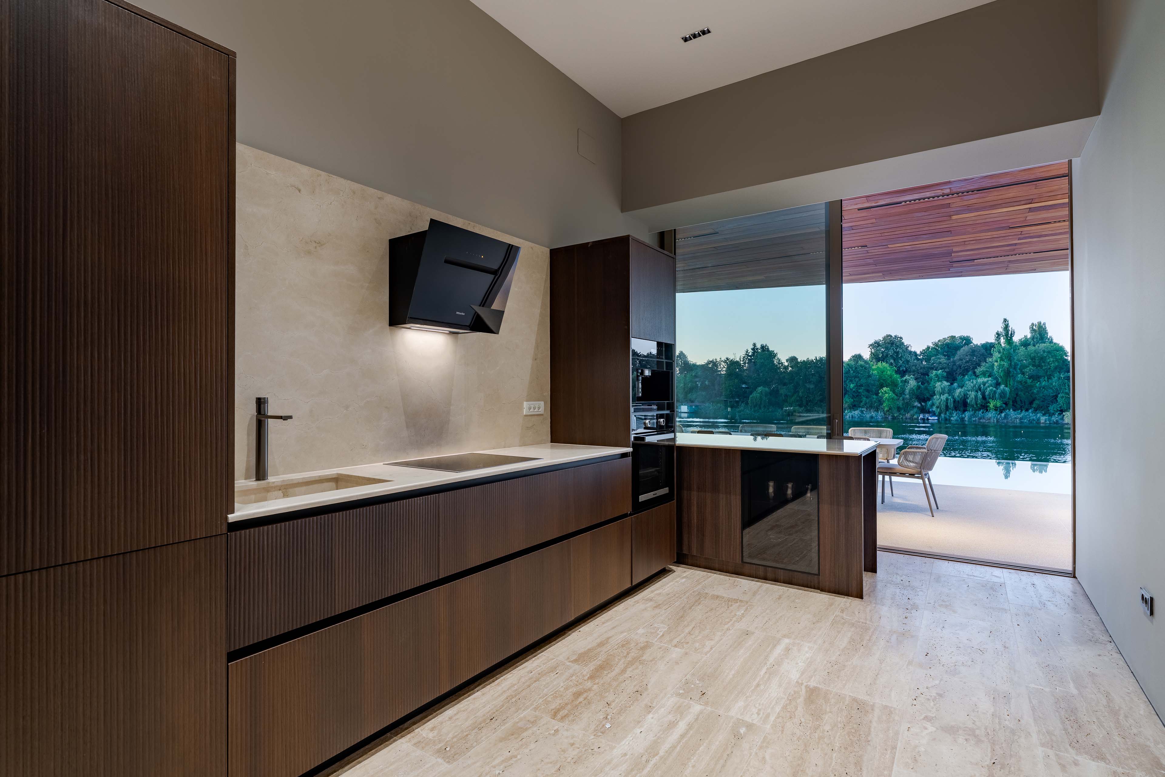  Unique Lakeside Villa on Snagov Lake, Romania - 物件實景