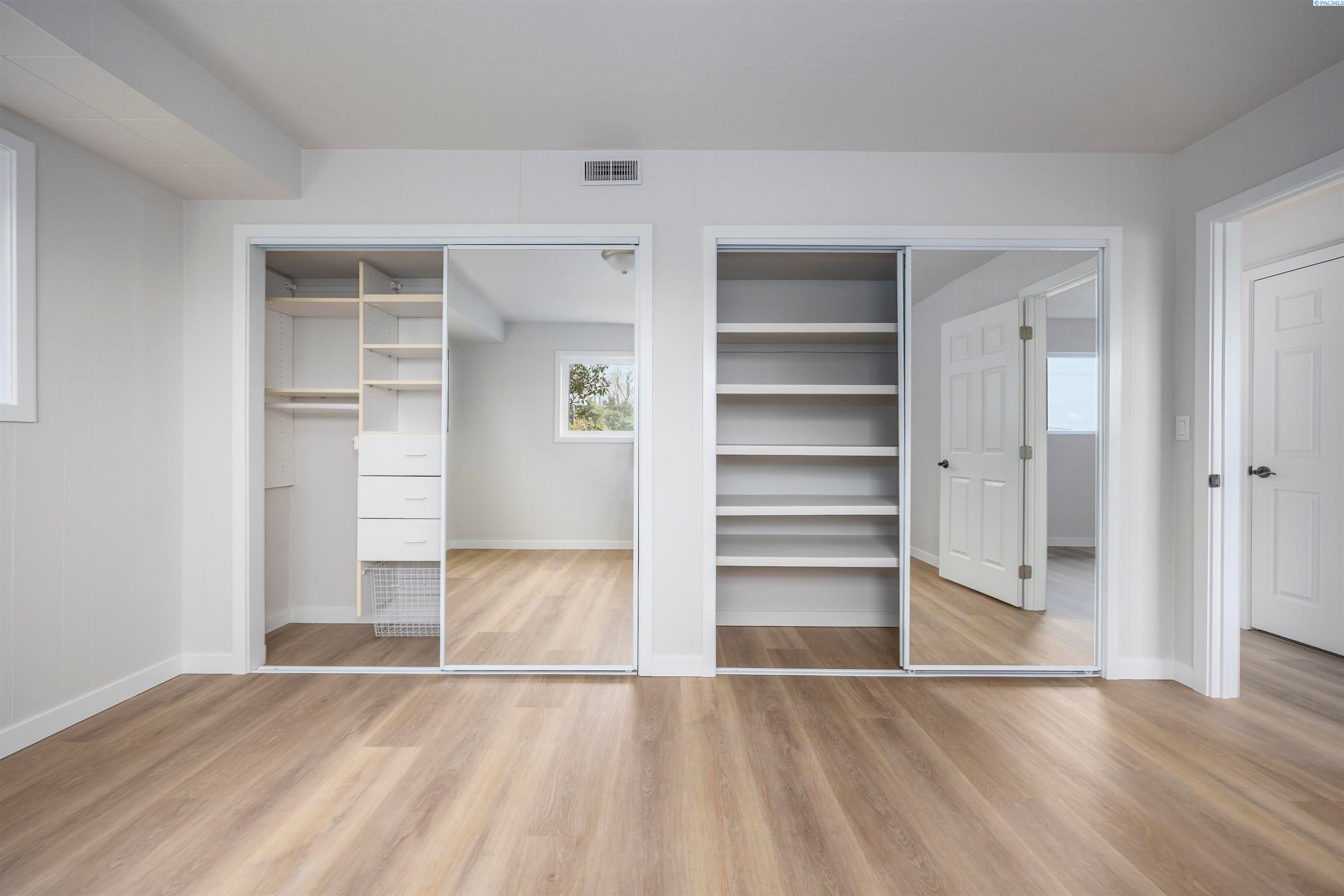 Grandview, Washington, 98930, United States, 4 Bedrooms Bedrooms, ,3 BathroomsBathrooms,Residential,For Sale,2007847