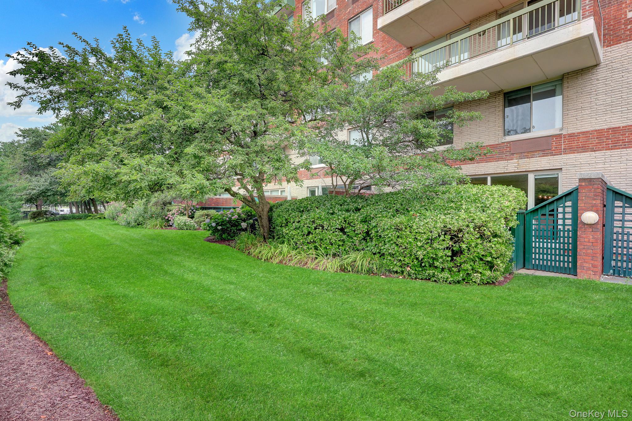  111 Cherry Valley Avenue, Garden City, NY, 11530 - 物件實景
