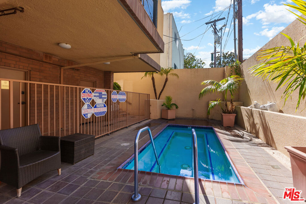 Beverly Hills, California, 90211, United States, 2 Bedrooms Bedrooms, ,2 BathroomsBathrooms,Residential,For Sale,1980744