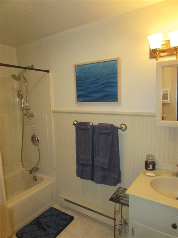 Attleboro, Massachusetts, 02703, United States, 5 Bedrooms Bedrooms, ,2 BathroomsBathrooms,Residential,For Sale,1983996