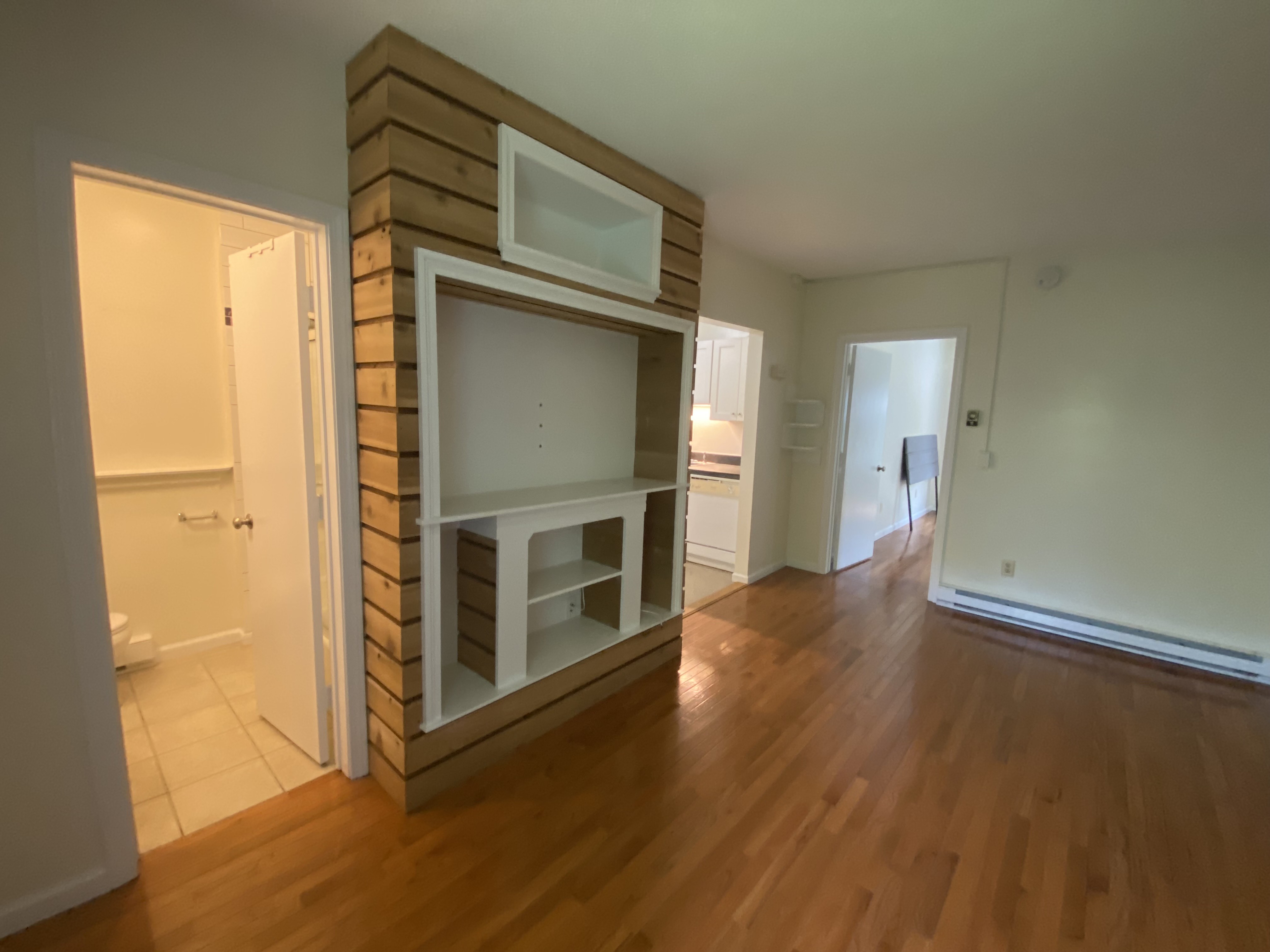  Rarely Available Multi-Family Home in Guilford - 物件實景