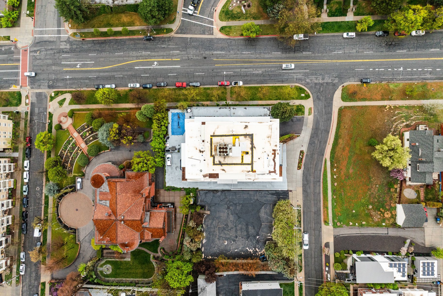 Mid-Century Condo Perched Above City Center - 物件實景