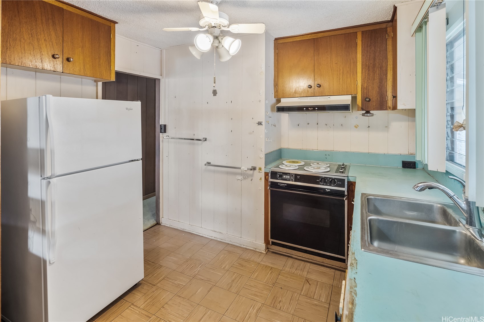 Waipahu, Hawaii, 96797, United States, 3 Bedrooms Bedrooms, ,2 BathroomsBathrooms,Residential,For Sale,1992125