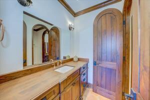 Wirtz, Virginia, 24184, United States, 5 Bedrooms Bedrooms, ,5 BathroomsBathrooms,Residential,For Sale,1987804