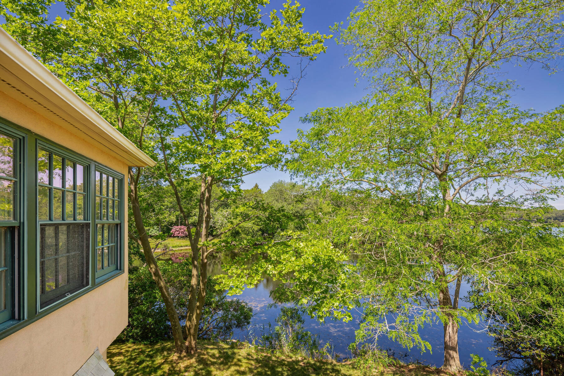  Sunrise to Sunset Views at this New Heavenly Waterfront Home - 物件實景
