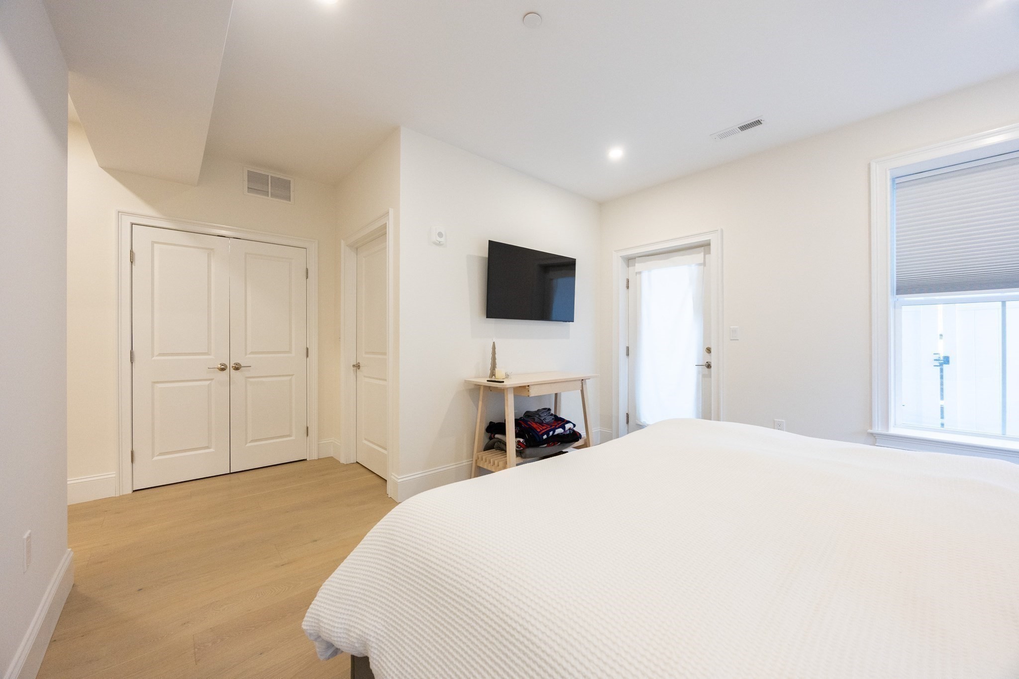 Boston, Massachusetts, 02134, United States, 3 Bedrooms Bedrooms, ,2 BathroomsBathrooms,Residential,For Sale,2034966