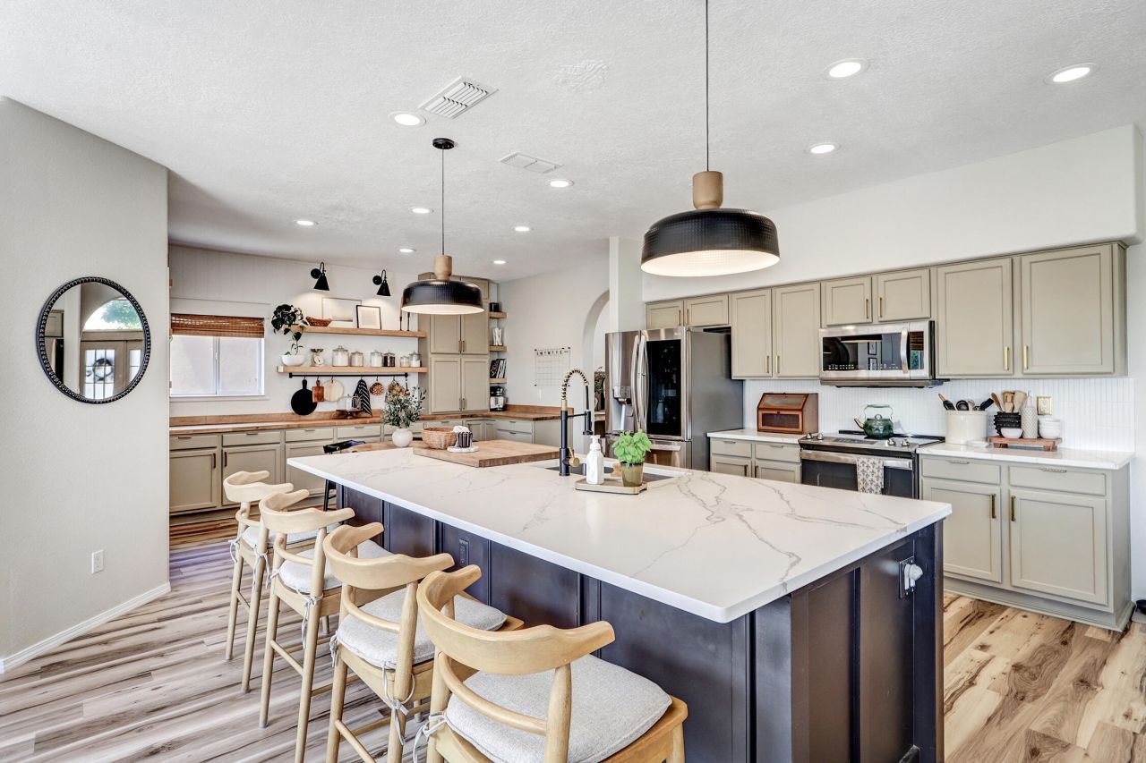 Albuquerque, New Mexico, 87114, United States, 4 Bedrooms Bedrooms, ,3 BathroomsBathrooms,Residential,For Sale,1917819