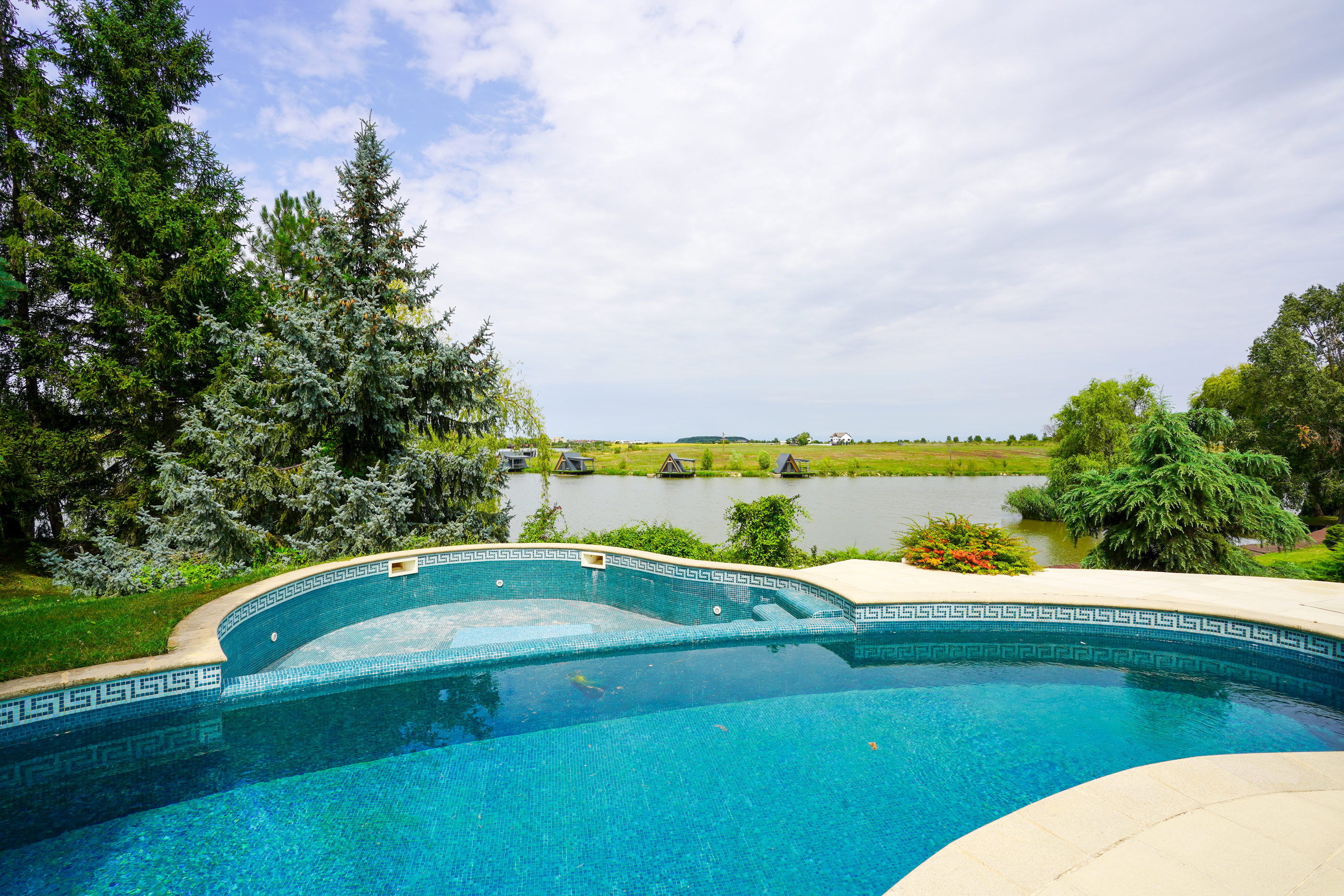  Villa with Private Peninsula and Panoramic Lake Views, Corbeanca - 物件實景