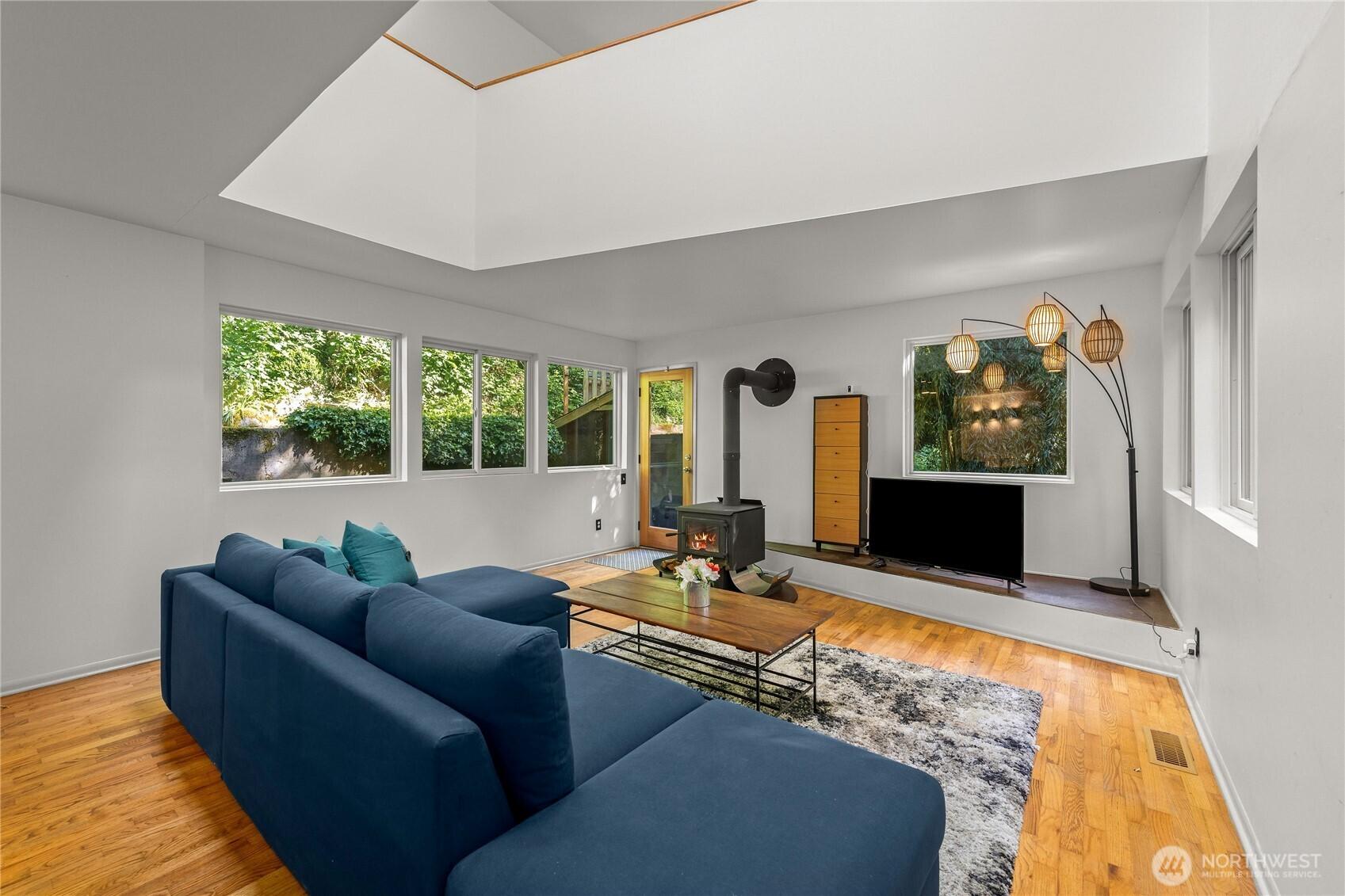 SEATTLE, Washington, 98146, United States, 2 Bedrooms Bedrooms, ,2 BathroomsBathrooms,Residential,For Sale,1875636