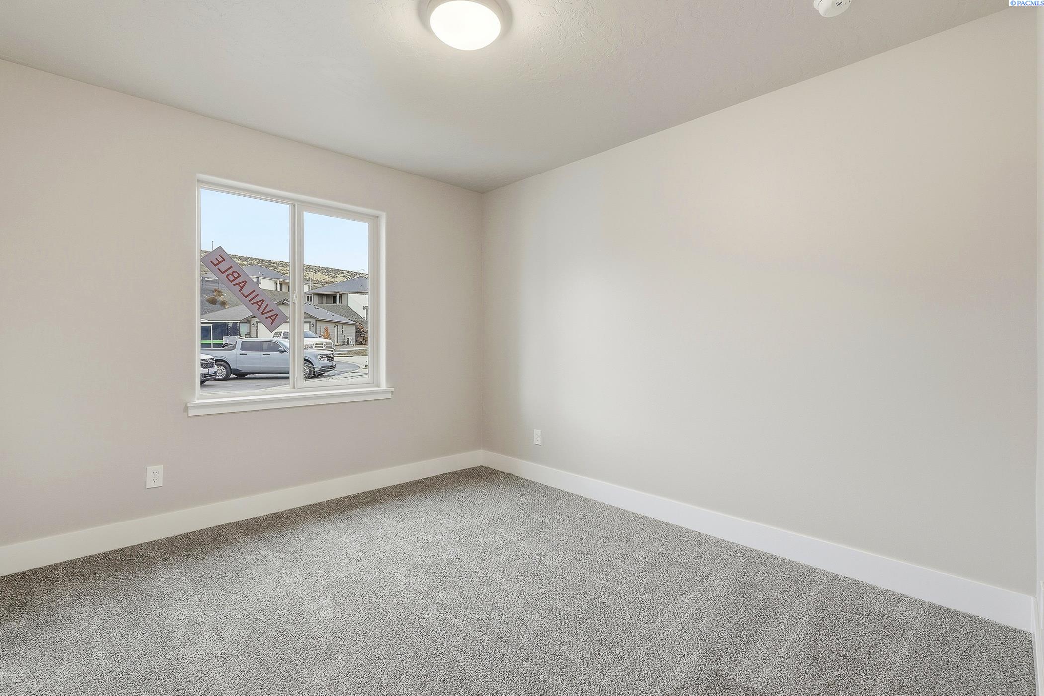 Kennewick, Washington, 99338, United States, 4 Bedrooms Bedrooms, ,1 BathroomBathrooms,Residential,For Sale,1996231