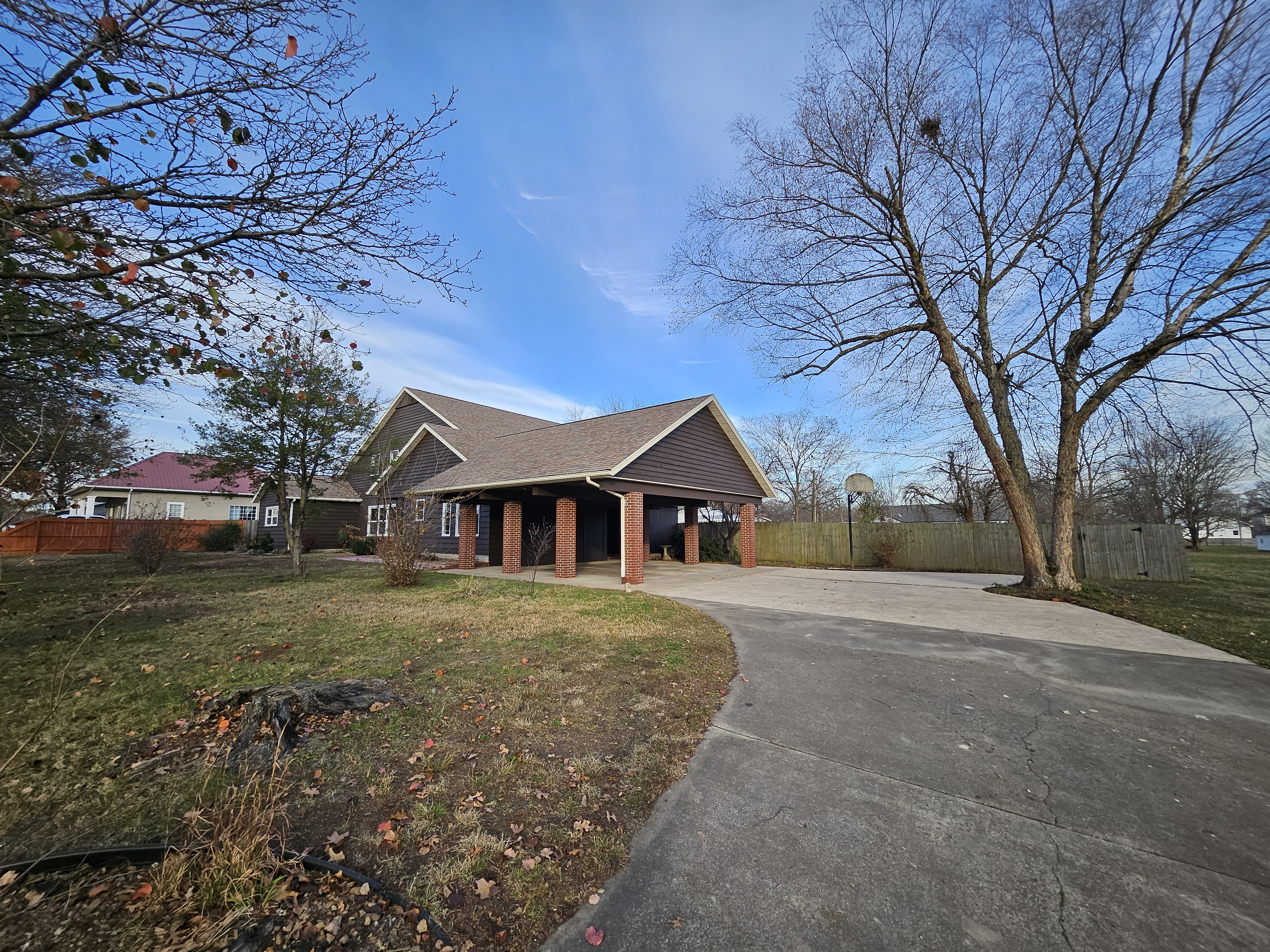 Monett, Missouri, 65708, United States, 4 Bedrooms Bedrooms, ,4 BathroomsBathrooms,Residential,For Sale,1998784