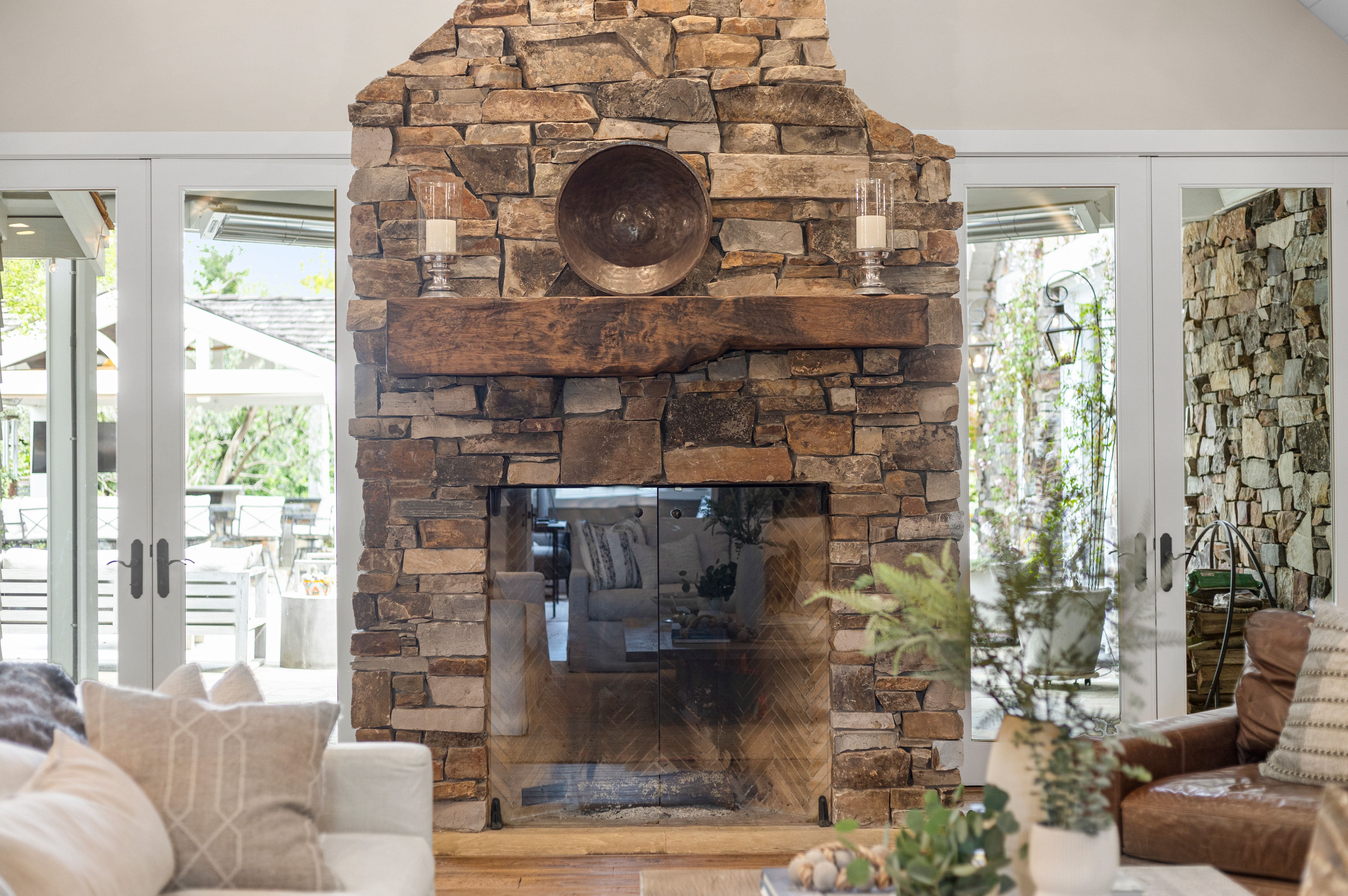  A Private One-Acre Compound Defined by Craftsmanship, Scale and Resort Living - 物件實景