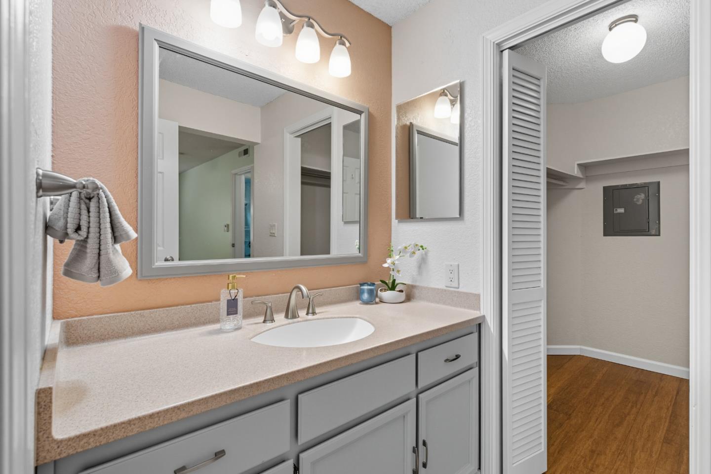 Hayward, California, 94541, United States, 2 Bedrooms Bedrooms, ,2 BathroomsBathrooms,Residential,For Sale,1961712
