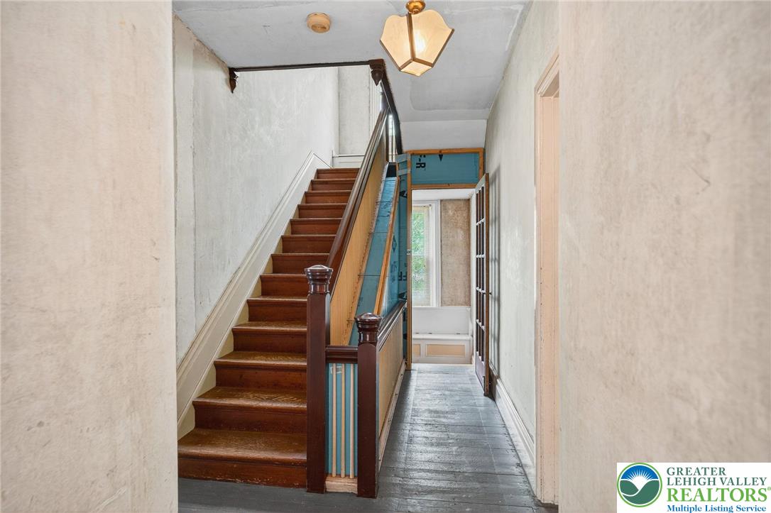Jim Thorpe Boro, Pennsylvania, 18229, United States, 7 Bedrooms Bedrooms, ,3 BathroomsBathrooms,Residential,For Sale,1903669