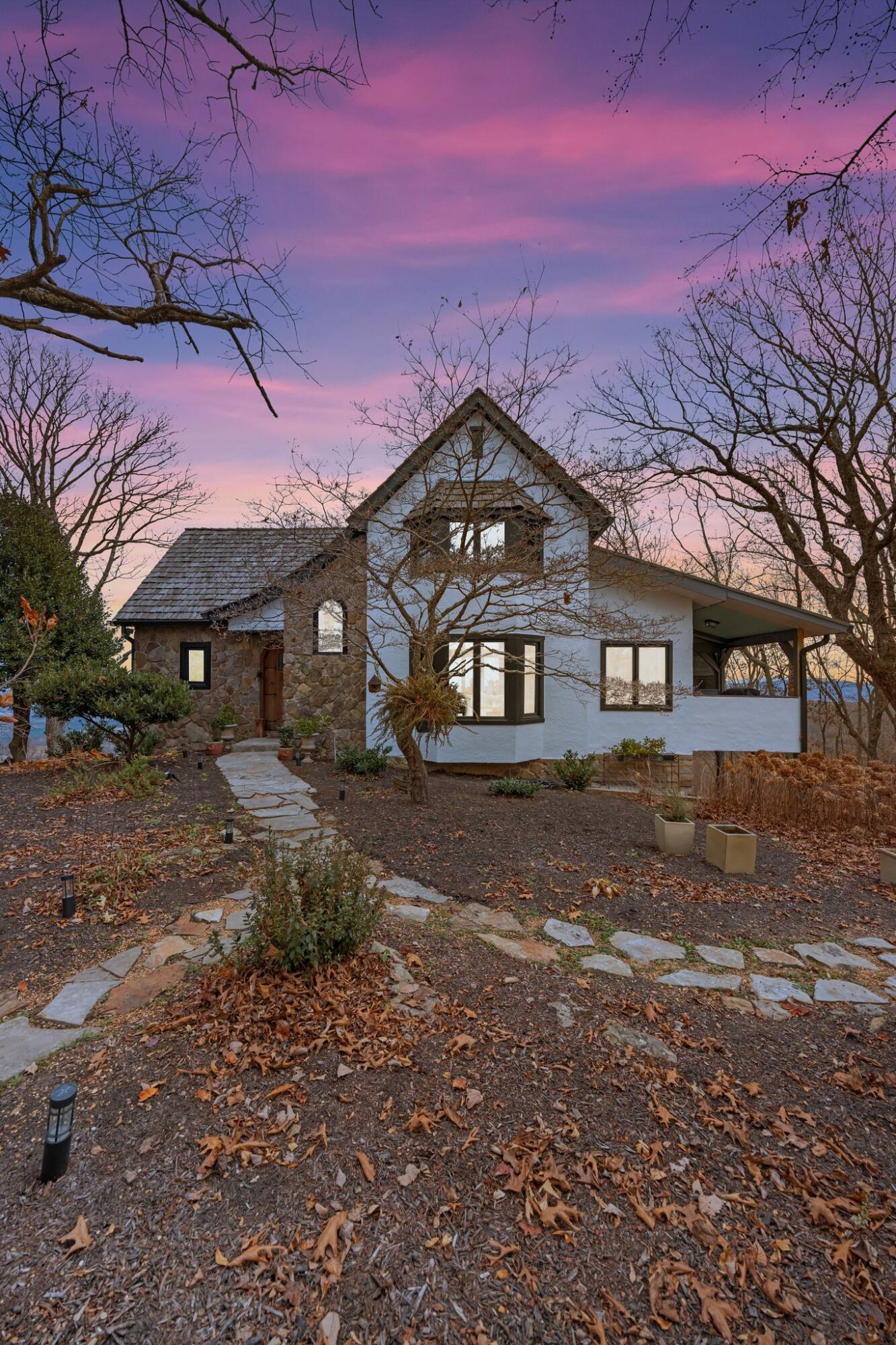 Rising Fawn, Georgia, 30738, United States, 2 Bedrooms Bedrooms, ,2 BathroomsBathrooms,Residential,For Sale,1995389