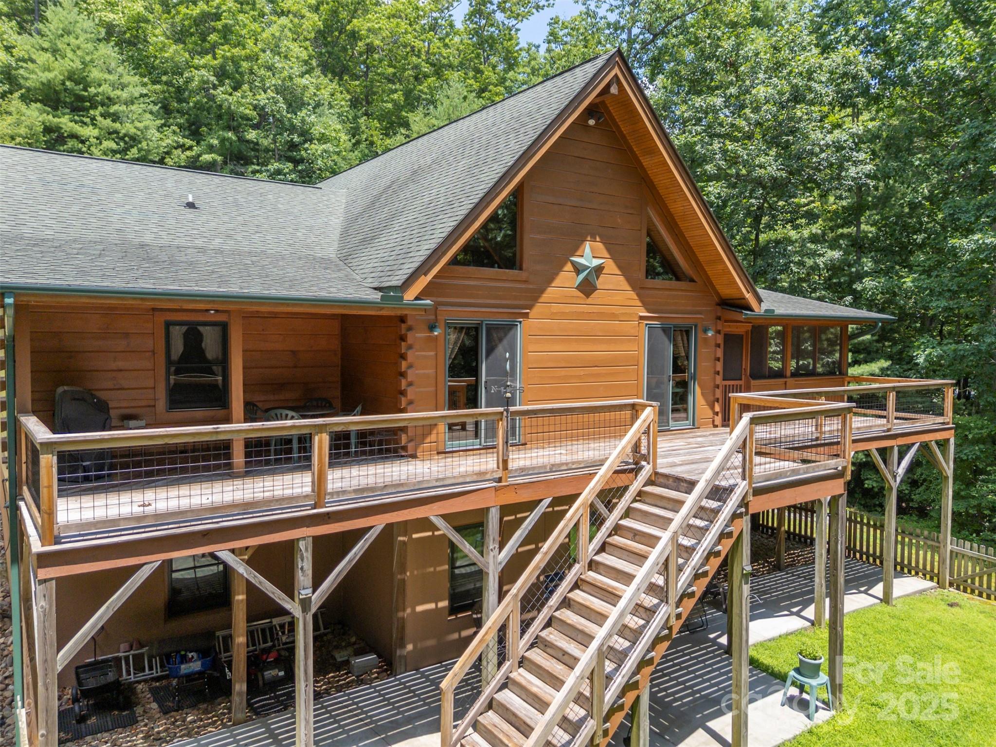 Saluda, North Carolina, 28773, United States, 3 Bedrooms Bedrooms, ,3 BathroomsBathrooms,Residential,For Sale,1978882