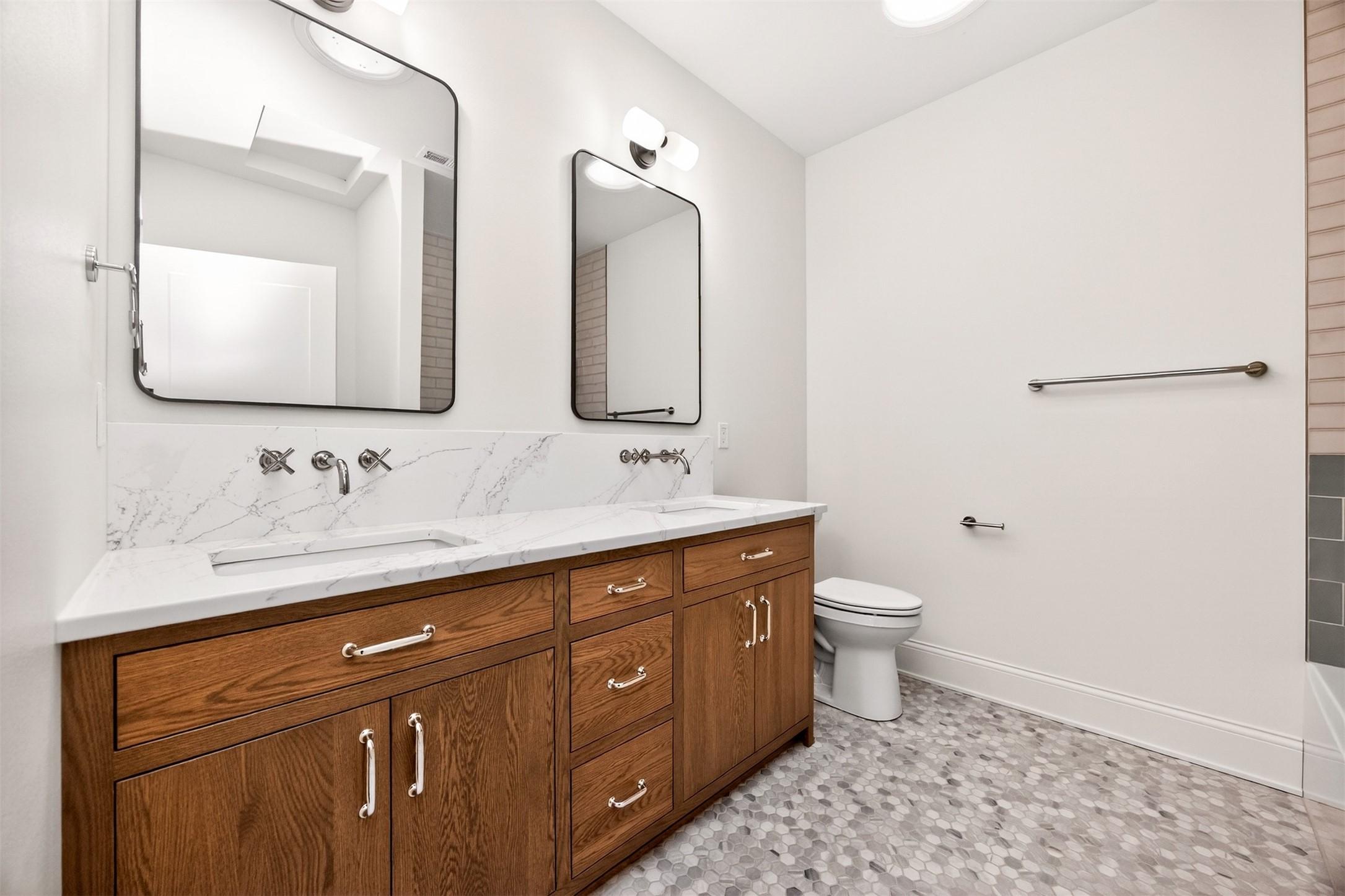 Pella, Iowa, 50219, United States, 5 Bedrooms Bedrooms, ,5 BathroomsBathrooms,Residential,For Sale,2019624