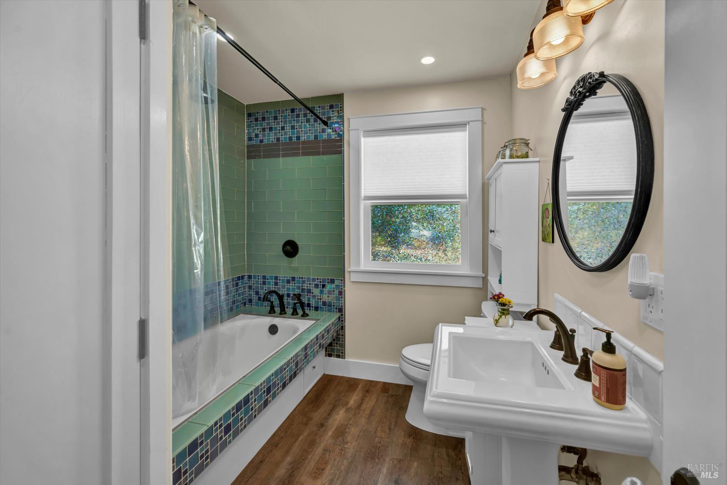 Sebastopol, California, 95472, United States, 2 Bedrooms Bedrooms, ,2 BathroomsBathrooms,Residential,For Sale,1913141