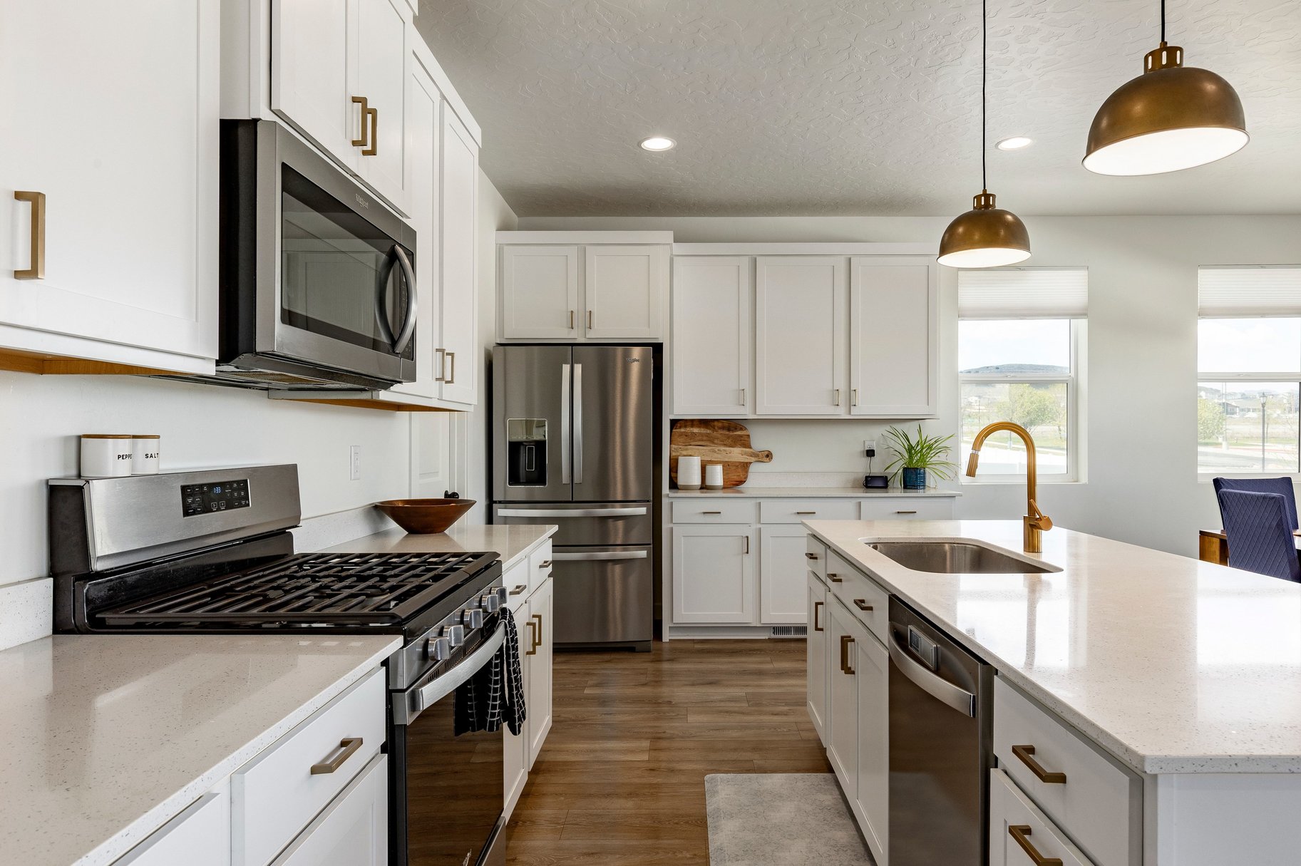  Spacious rambler with ADU. Open design and backyard made for living. - 物件實景