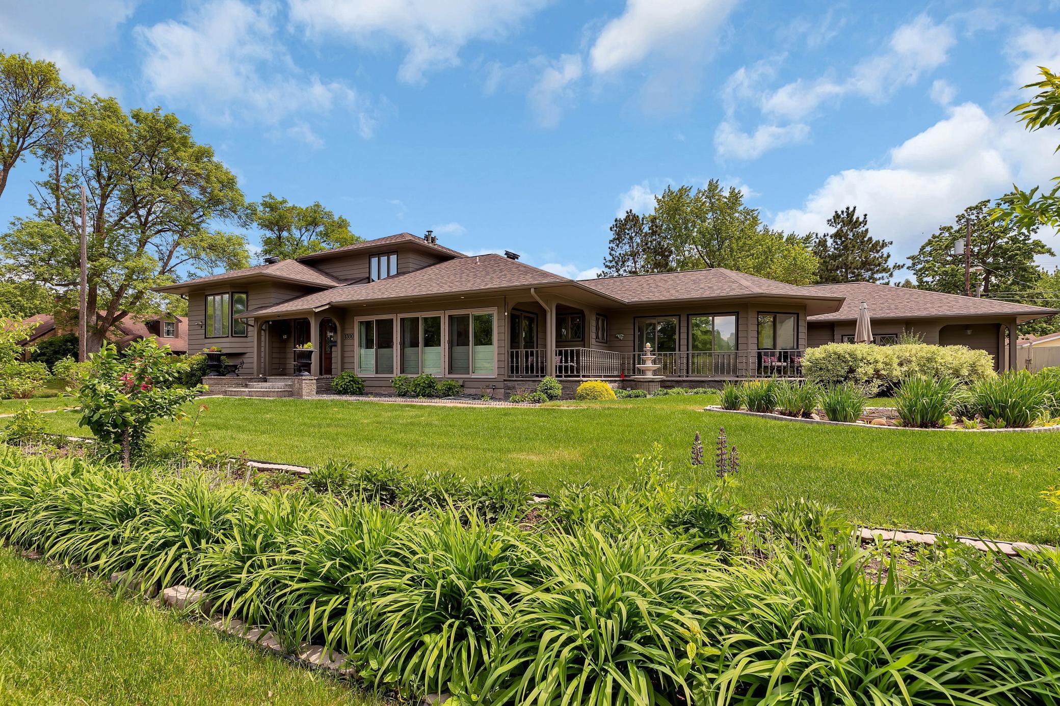 Saint Cloud, Minnesota, 56304, United States, 4 Bedrooms Bedrooms, ,4 BathroomsBathrooms,Residential,For Sale,1836908