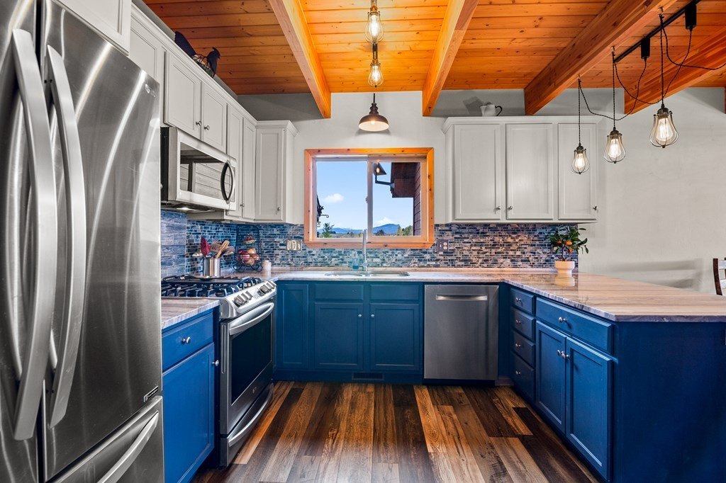 McCall, Idaho, 83638, United States, 3 Bedrooms Bedrooms, ,2 BathroomsBathrooms,Residential,For Sale,1976759