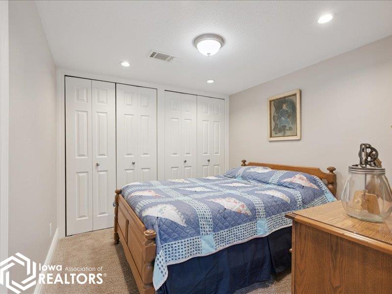 Burlington, Iowa, 52601, United States, 3 Bedrooms Bedrooms, ,3 BathroomsBathrooms,Residential,For Sale,1980074