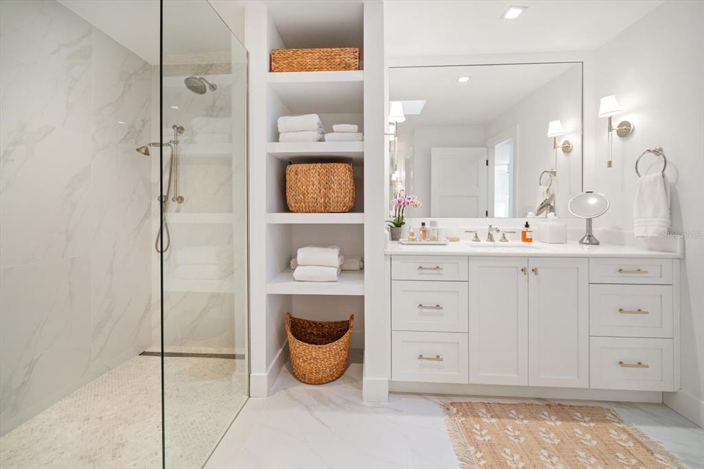 Largo, Florida, 33770, United States, 3 Bedrooms Bedrooms, ,4 BathroomsBathrooms,Residential,For Sale,1989168