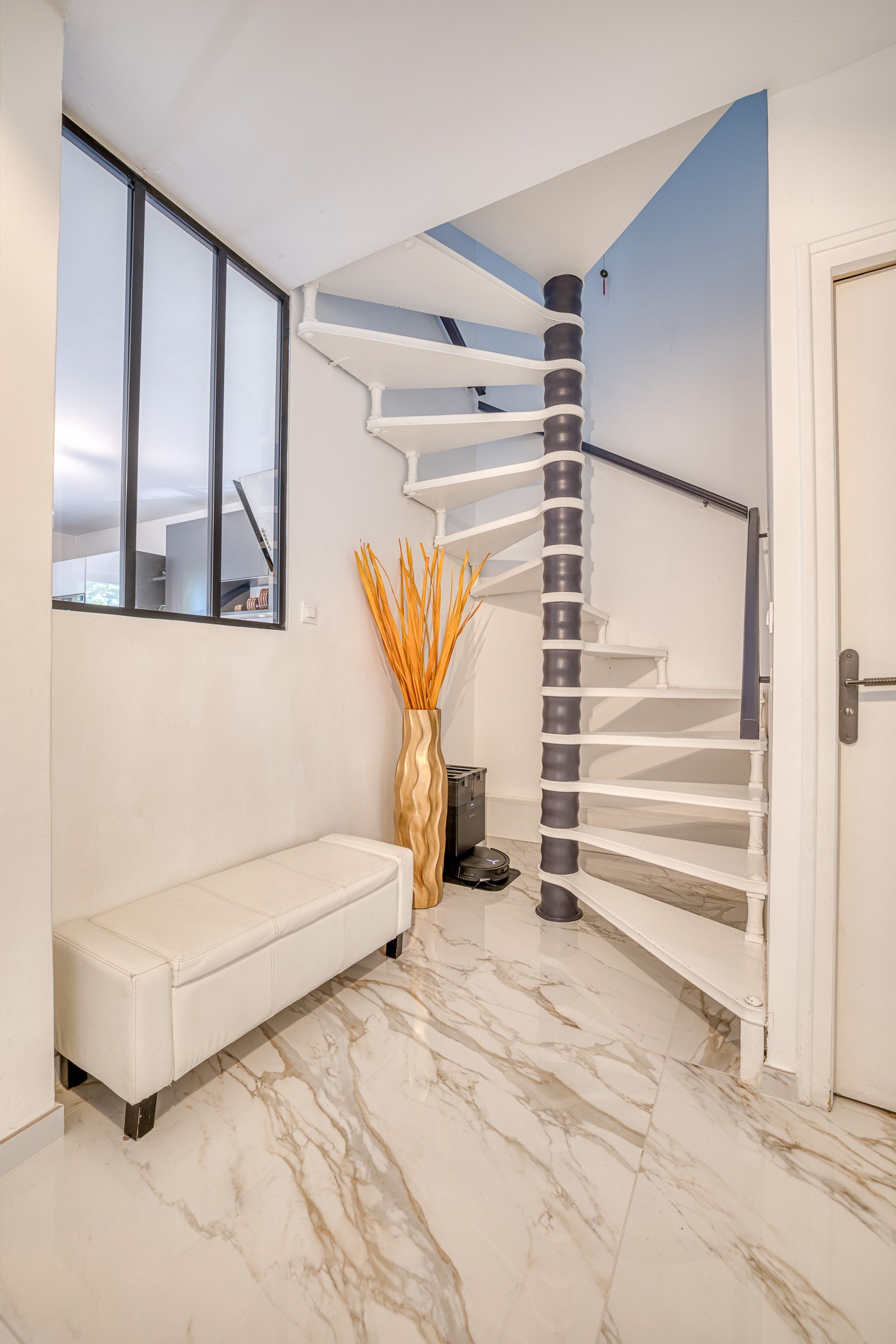  Bright top-floor duplex apartment – Open views & house-like feel - 物件實景