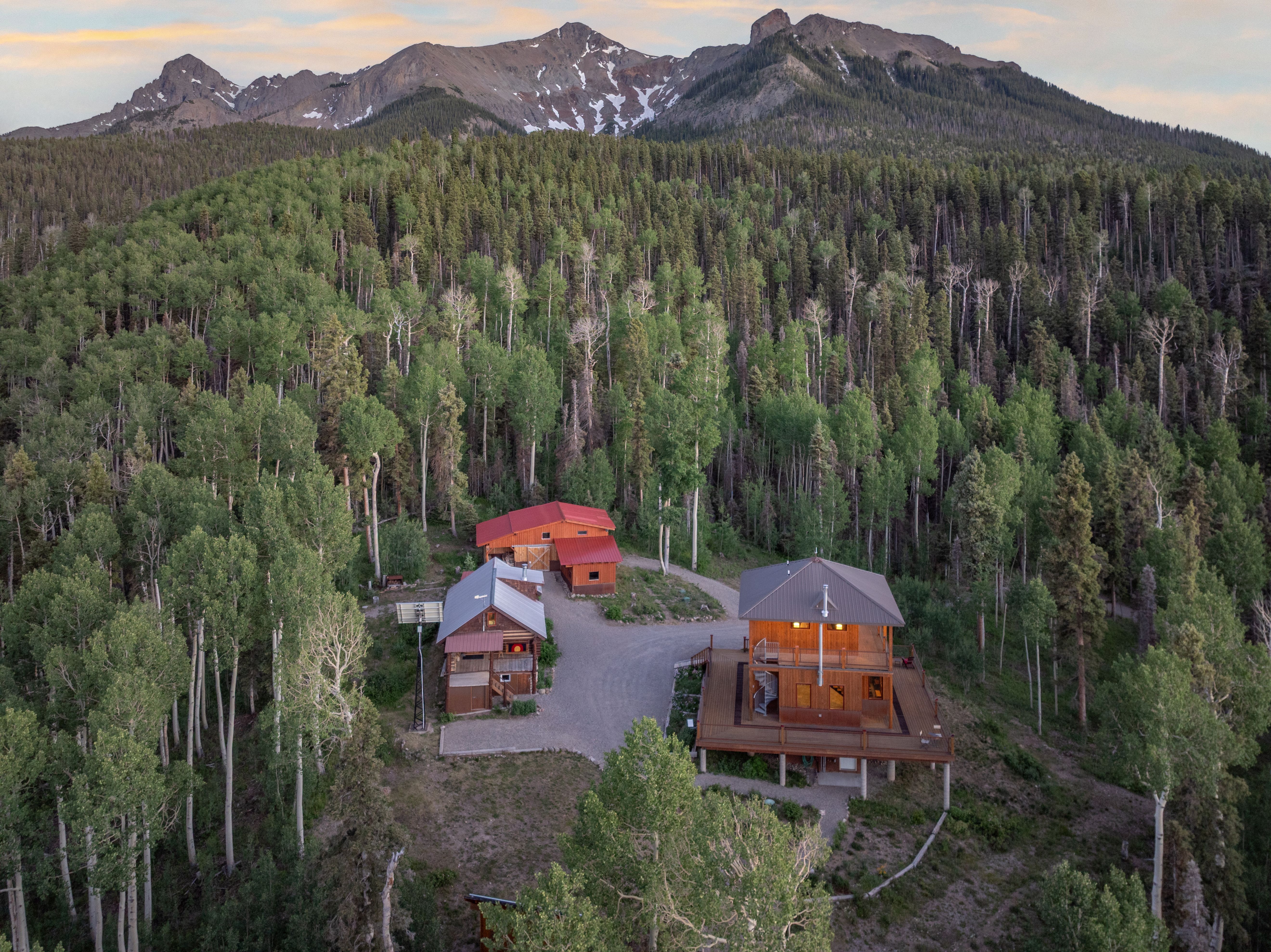  Off-Grid Mountain Retreat Bordering The National Forest - 物件實景