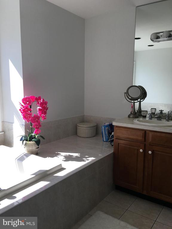 Manalapan, New Jersey, 07726, United States, 4 Bedrooms Bedrooms, ,3 BathroomsBathrooms,Residential,For Sale,1977745