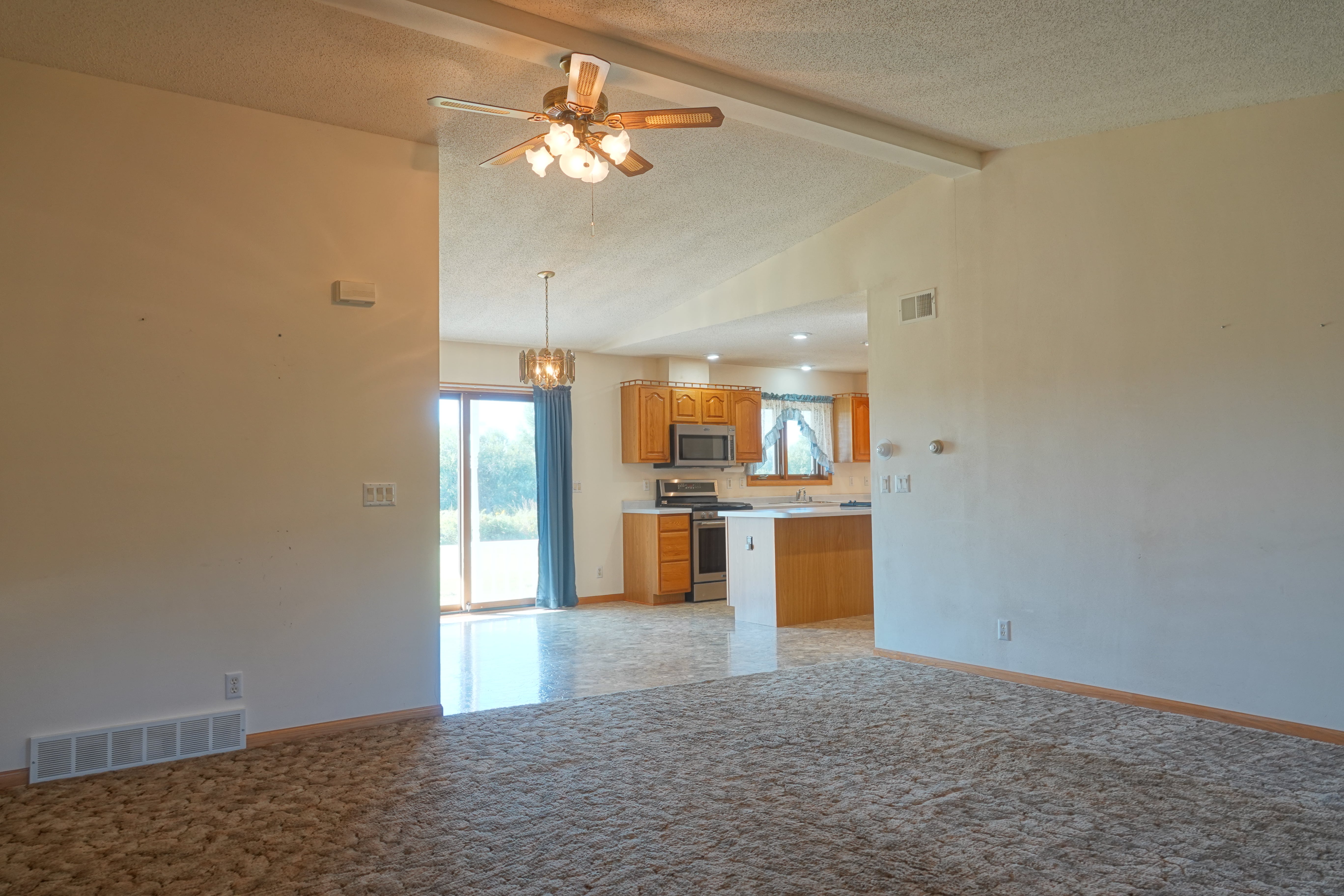 Abbotsford, Wisconsin, 54405, United States, 4 Bedrooms Bedrooms, ,4 BathroomsBathrooms,Residential,For Sale,1977625