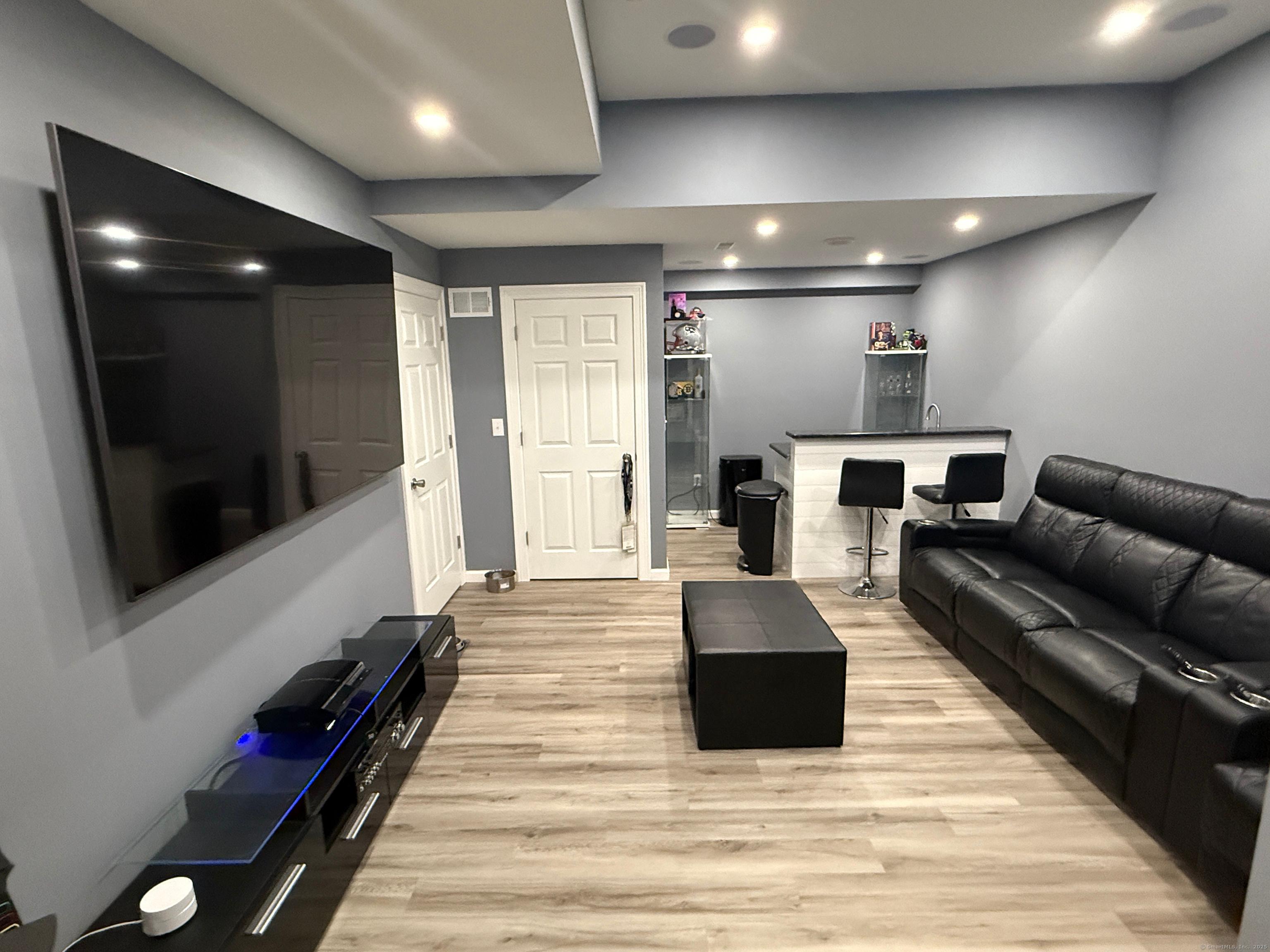 Naugatuck, Connecticut, 06770, United States, 4 Bedrooms Bedrooms, ,3 BathroomsBathrooms,Residential,For Sale,1937720