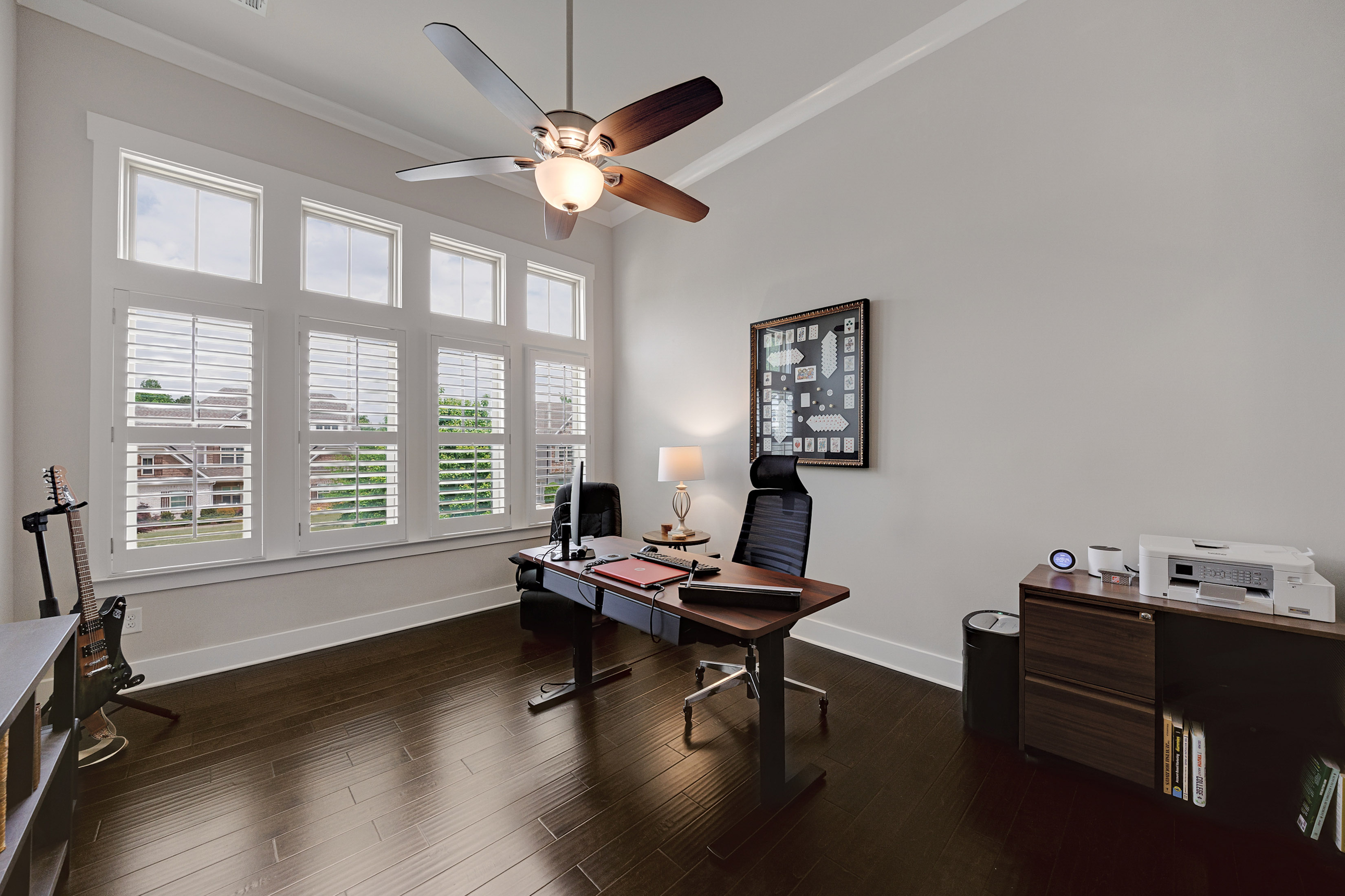  Cul-de-sac Home Combines Refined Modern Living and Everyday Comfort - 物件實景