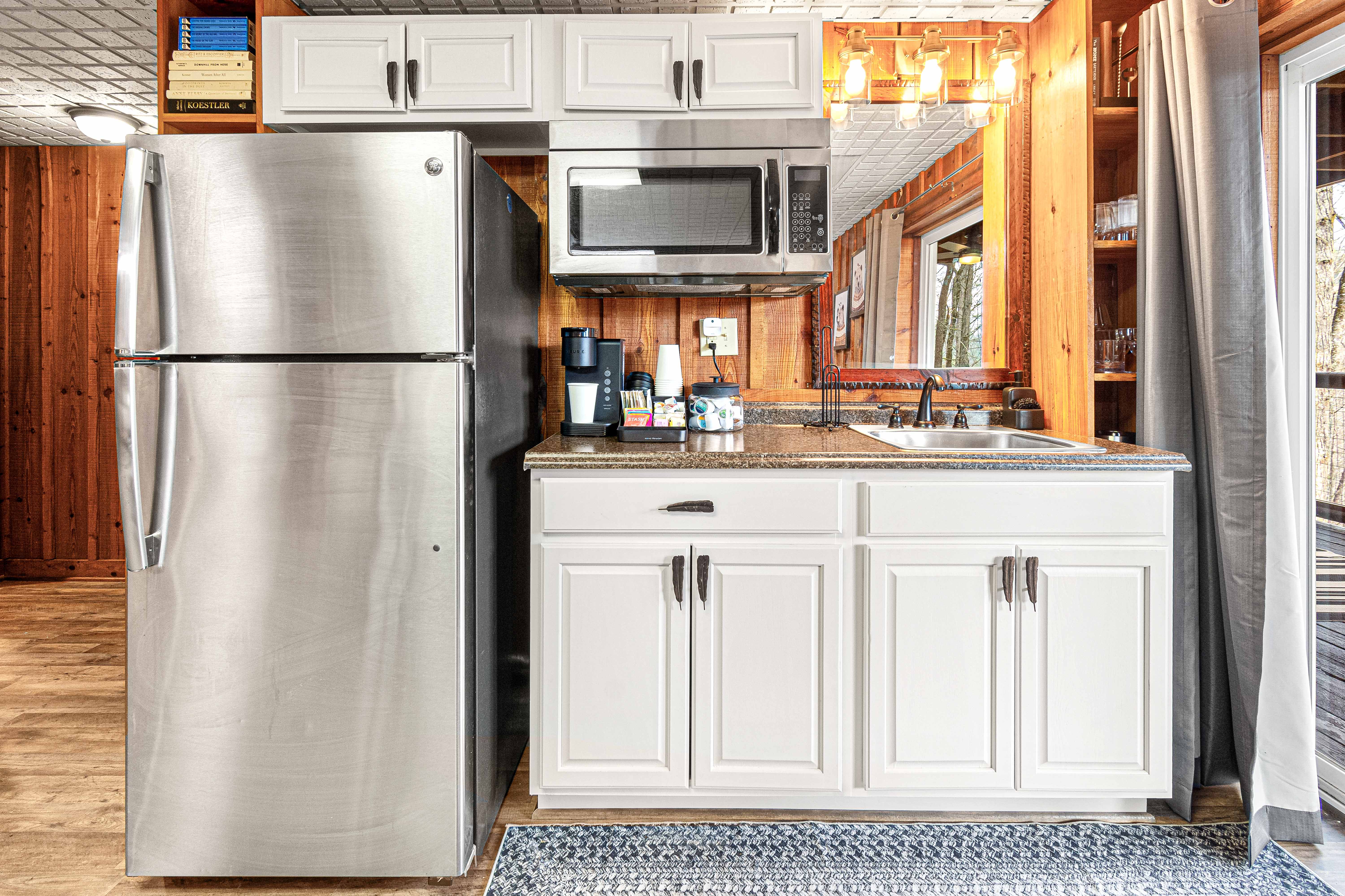 Gatlinburg, Tennessee, 37738, United States, 3 Bedrooms Bedrooms, ,4 BathroomsBathrooms,Residential,For Sale,1977450