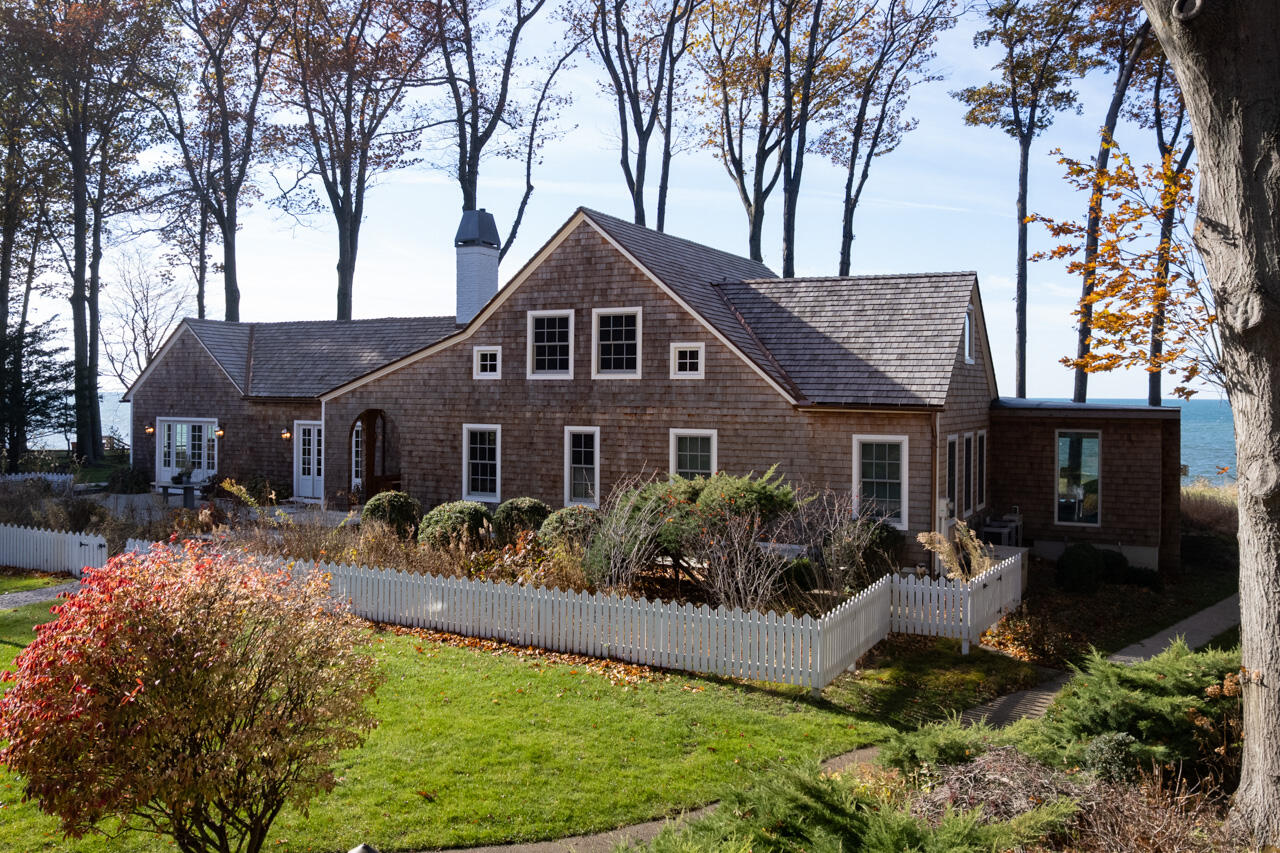 Fennville, Michigan, 49408, United States, 9 Bedrooms Bedrooms, ,10 BathroomsBathrooms,Residential,For Sale,1992421