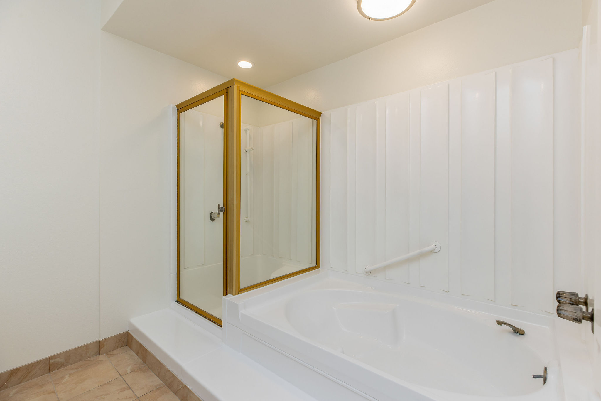  5216 Yarmouth #105 - 物件實景