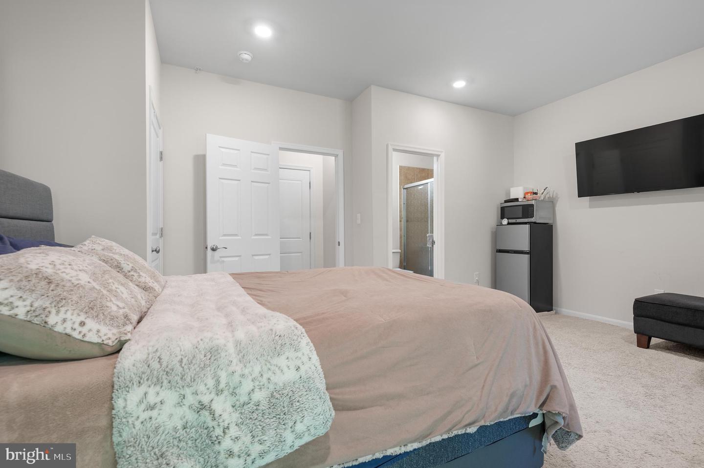 Severn, Maryland, 21144, United States, 4 Bedrooms Bedrooms, ,4 BathroomsBathrooms,Residential,For Sale,1957438