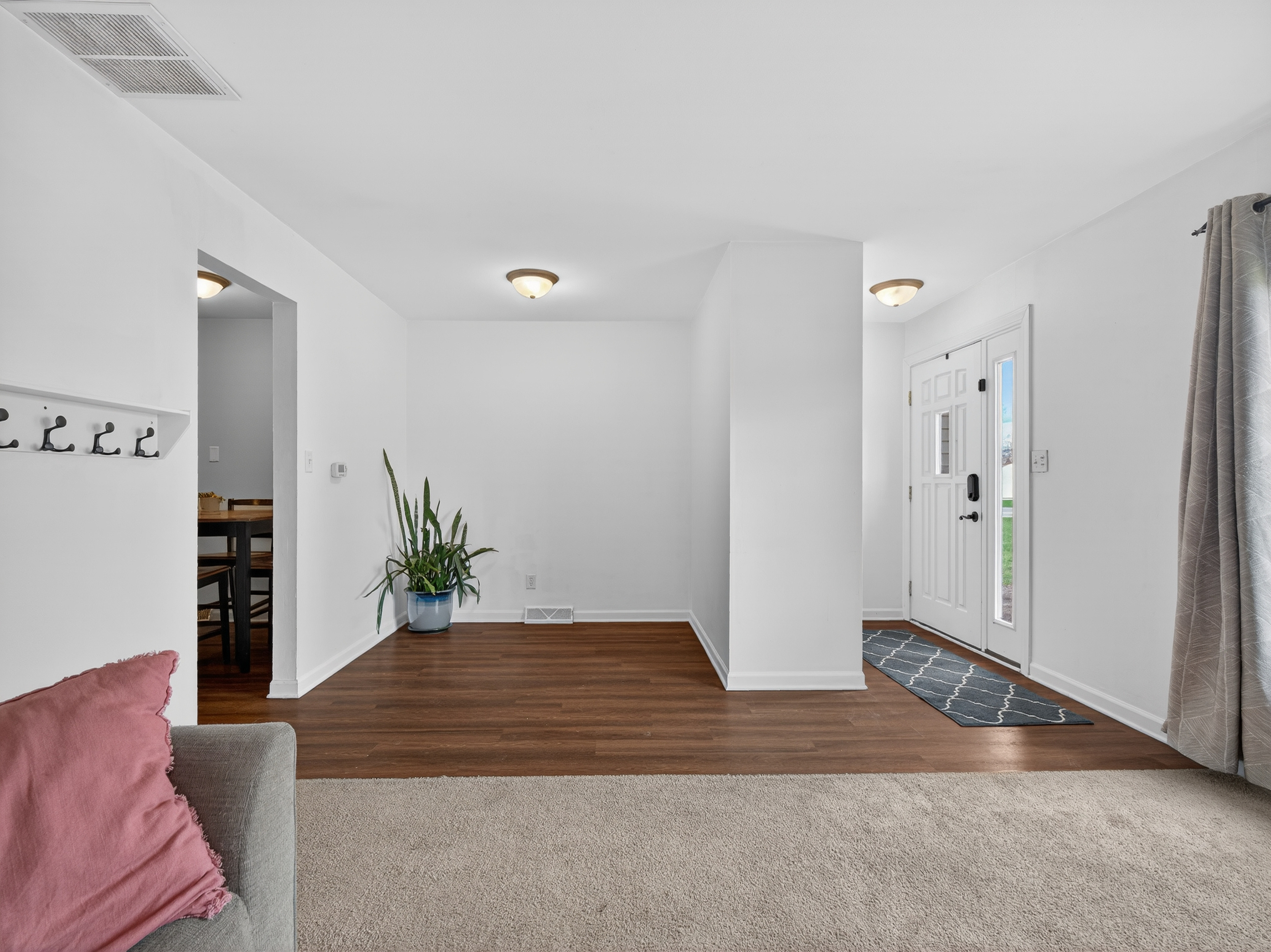  Unique Ranch on Large Lot - 物件實景