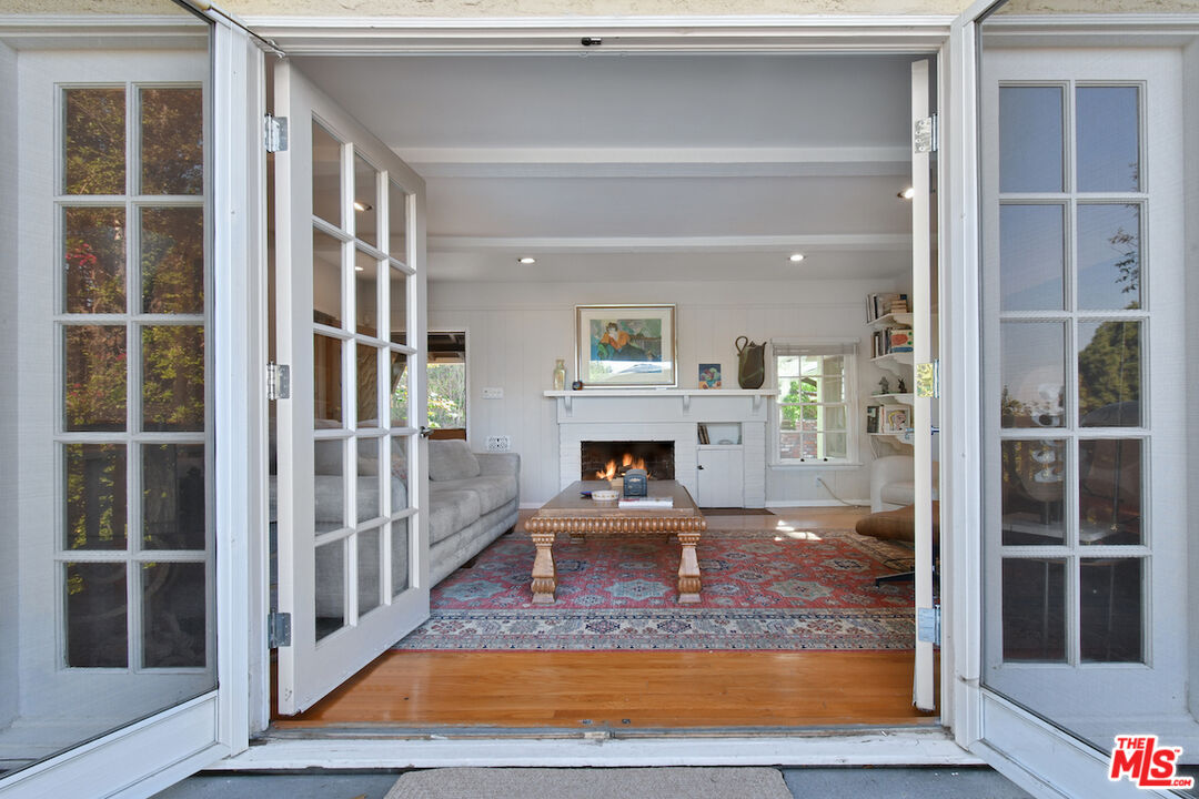 Sherman Oaks, California, 91403, United States, 3 Bedrooms Bedrooms, ,3 BathroomsBathrooms,Residential,For Sale,1989375