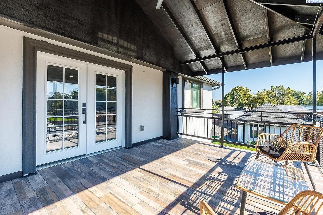 Kennewick, Washington, 99336, United States, 7 Bedrooms Bedrooms, ,7 BathroomsBathrooms,Residential,For Sale,1983847