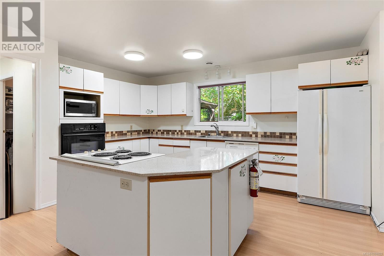 SAANICH, British Columbia, V8Z 3G7, CA, 3 Bedrooms Bedrooms, ,2 BathroomsBathrooms,Residential,For Sale,1949022