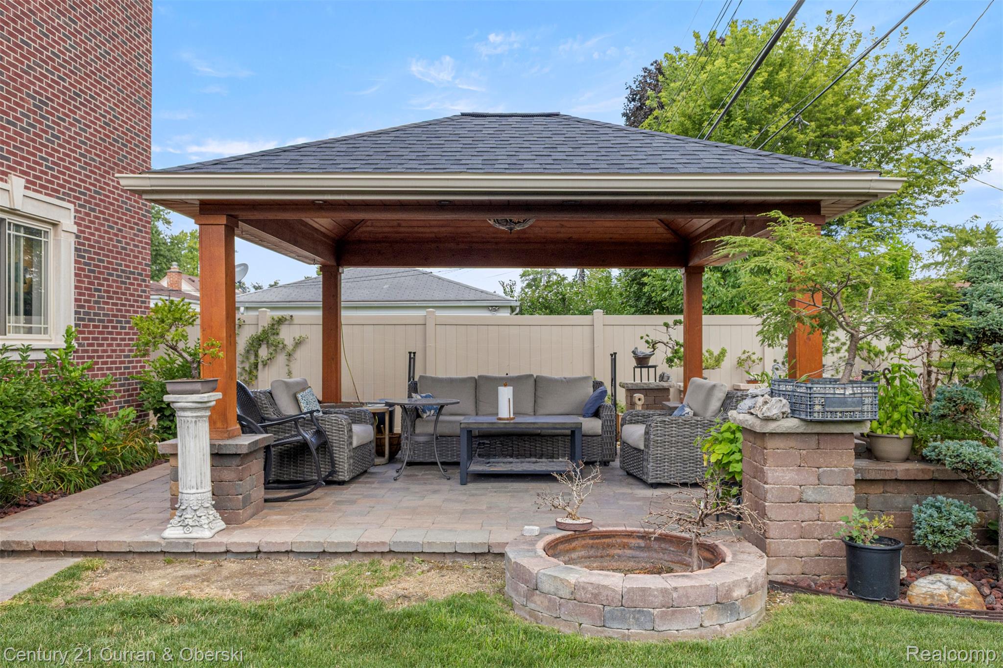 Dearborn Heights, Michigan, 48127, United States, 4 Bedrooms Bedrooms, ,5 BathroomsBathrooms,Residential,For Sale,1974066