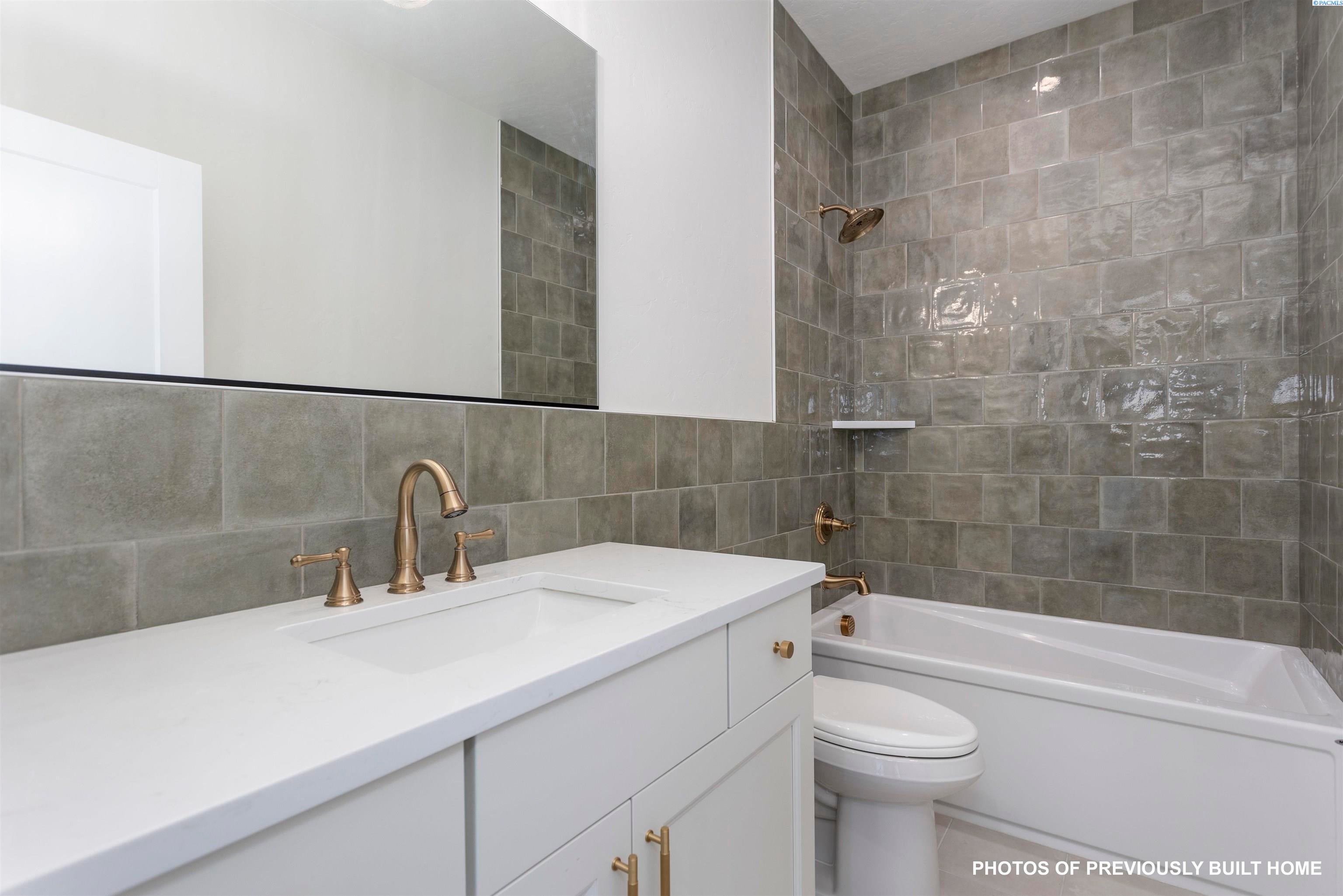 Pasco, Washington, 99301, United States, 4 Bedrooms Bedrooms, ,3 BathroomsBathrooms,Residential,For Sale,1982382