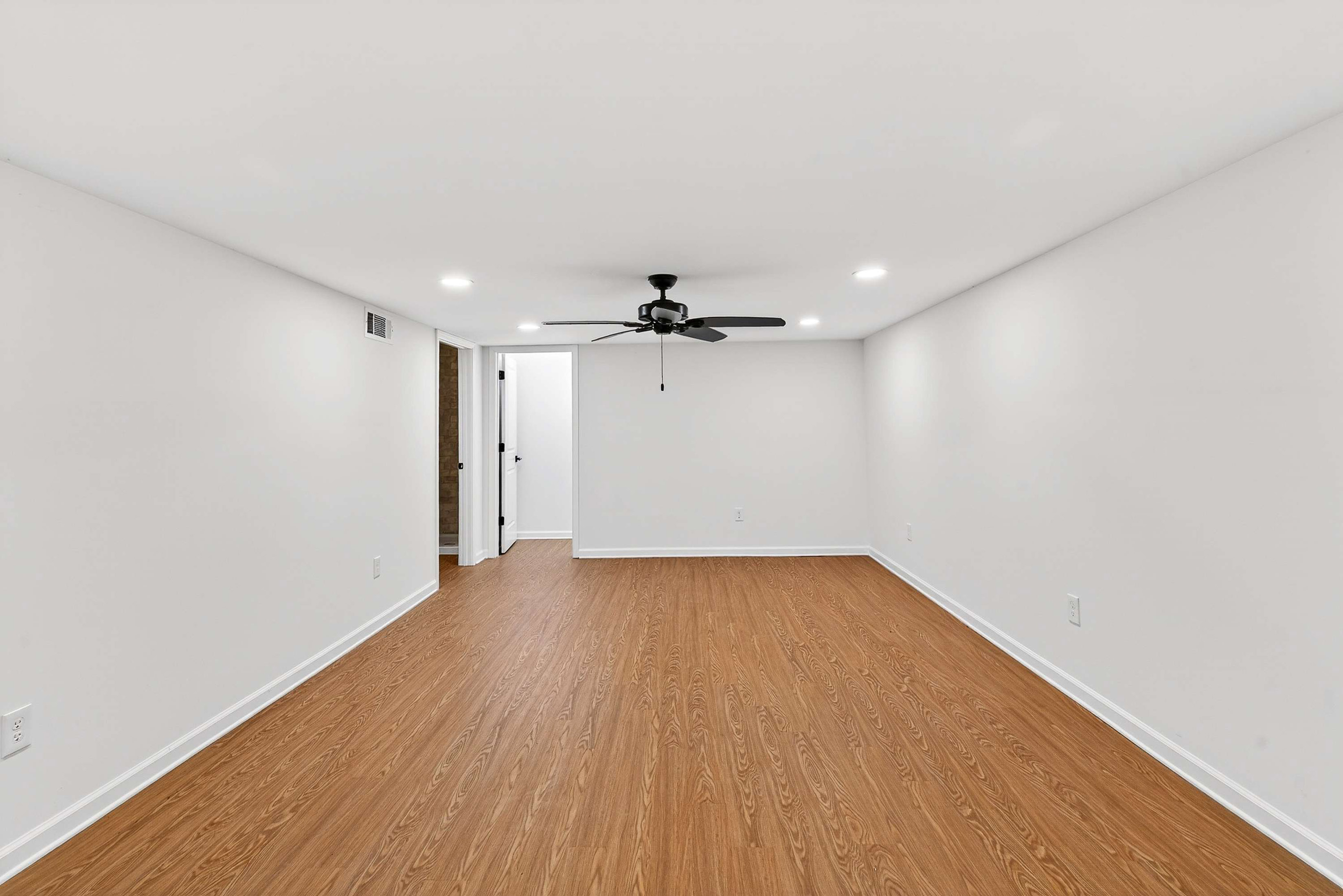  Beautifully Renovated Home in Sought-after Kingston Square Swim/Tennis Community - 物件實景