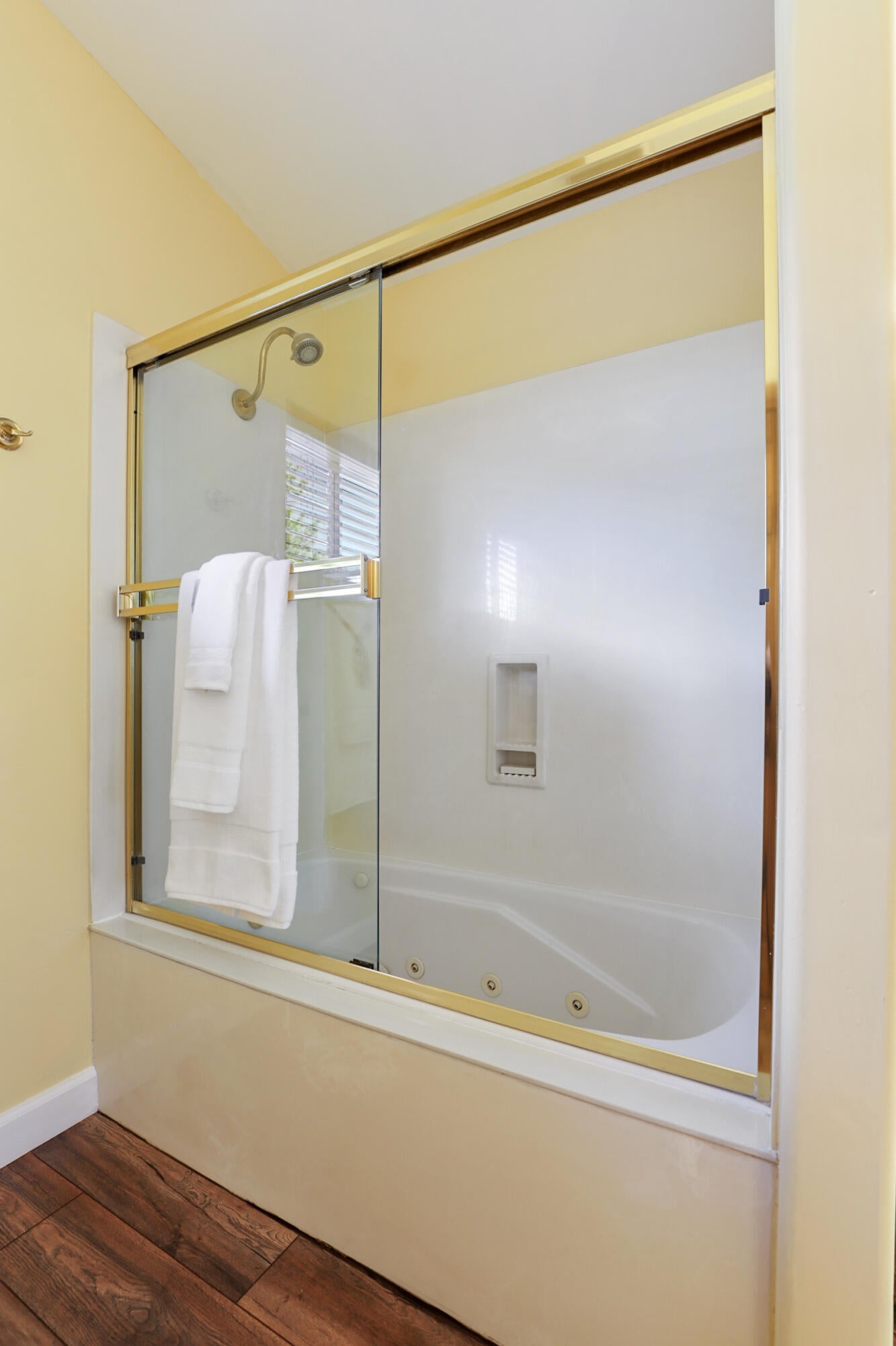 Pine, Arizona, 85544, United States, 2 Bedrooms Bedrooms, ,2 BathroomsBathrooms,Residential,For Sale,1917877