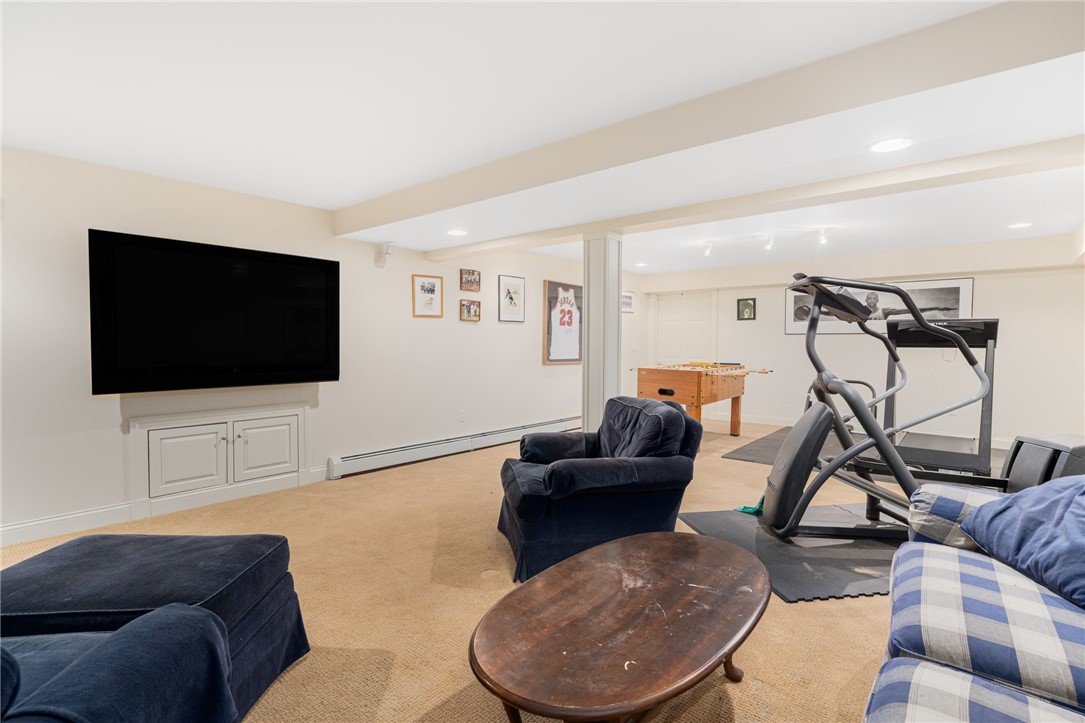 East Greenwich, Rhode Island, 02818, United States, 5 Bedrooms Bedrooms, ,7 BathroomsBathrooms,Residential,For Sale,1940425