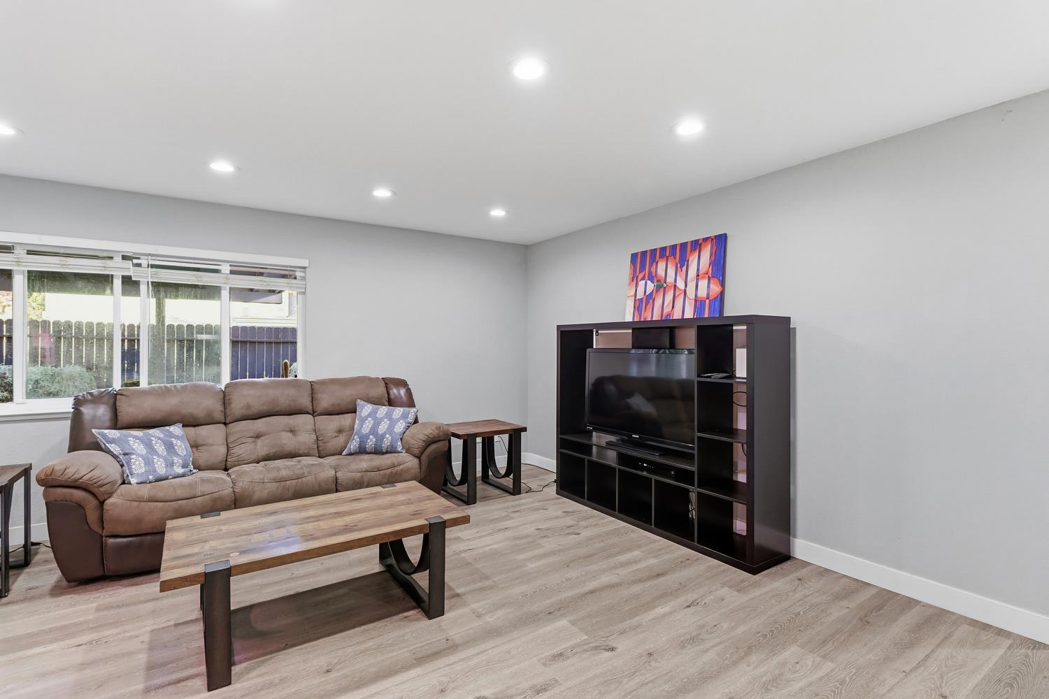 Sacramento, California, 95826, United States, 3 Bedrooms Bedrooms, ,2 BathroomsBathrooms,Residential,For Sale,1991468