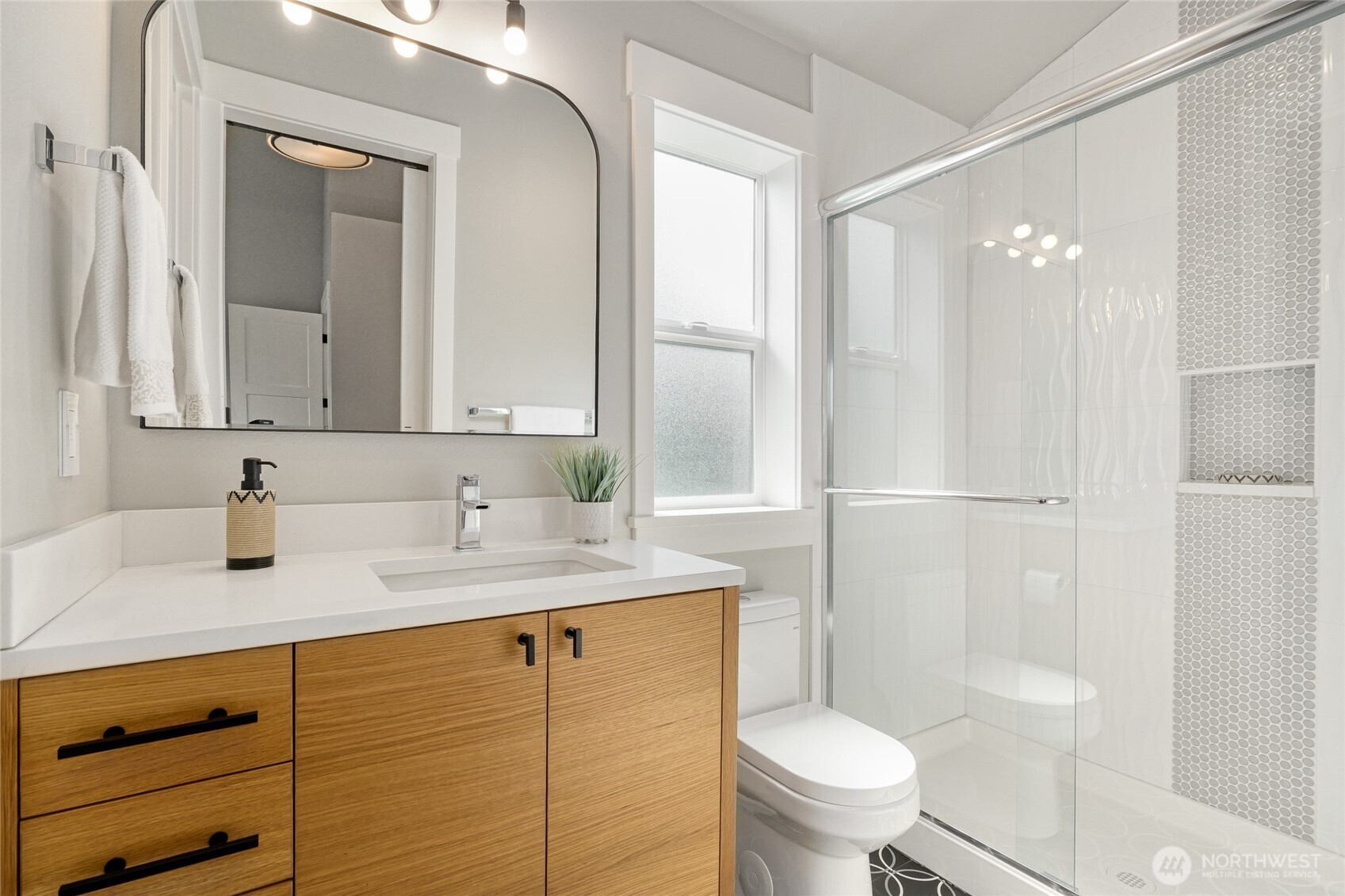 Bothell, Washington, 98021, United States, 5 Bedrooms Bedrooms, ,3 BathroomsBathrooms,Residential,For Sale,1949768