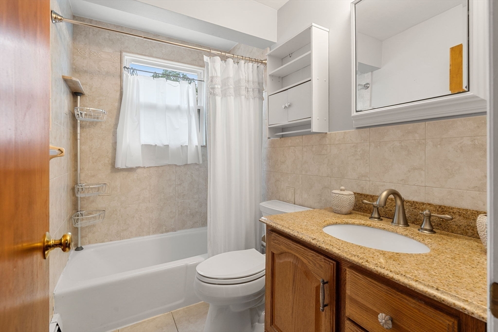 Tewksbury, Massachusetts, 01876, United States, 3 Bedrooms Bedrooms, ,1 BathroomBathrooms,Residential,For Sale,1918514